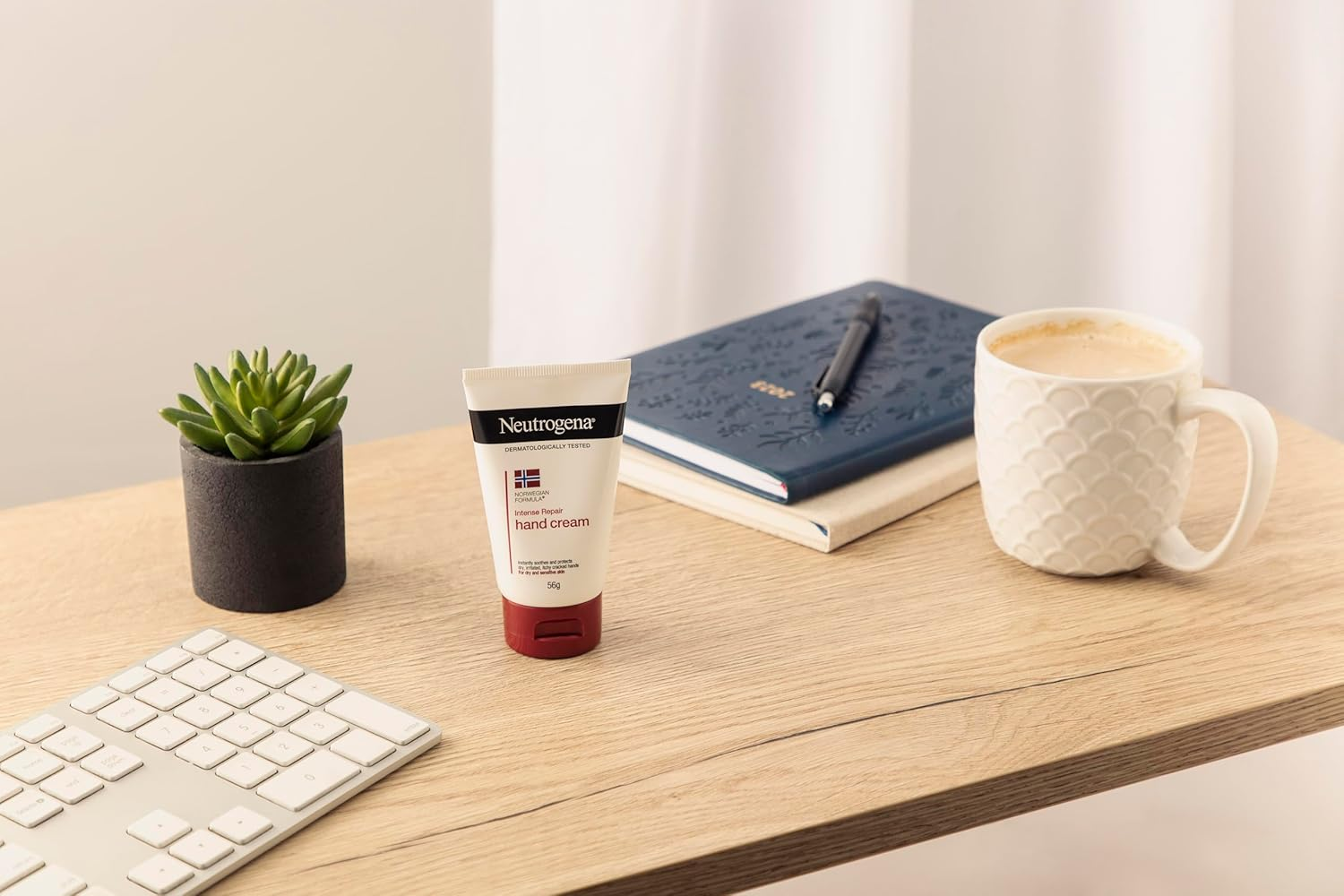 Neutrogena Norwegian Formula Fragranced Hand Cream 56G|Instantly Soothes and Protects Dry, Irritated, Itchy Cracked Hands|Intensely Hydrates to Keep Hands Smooth and Supple image number 2