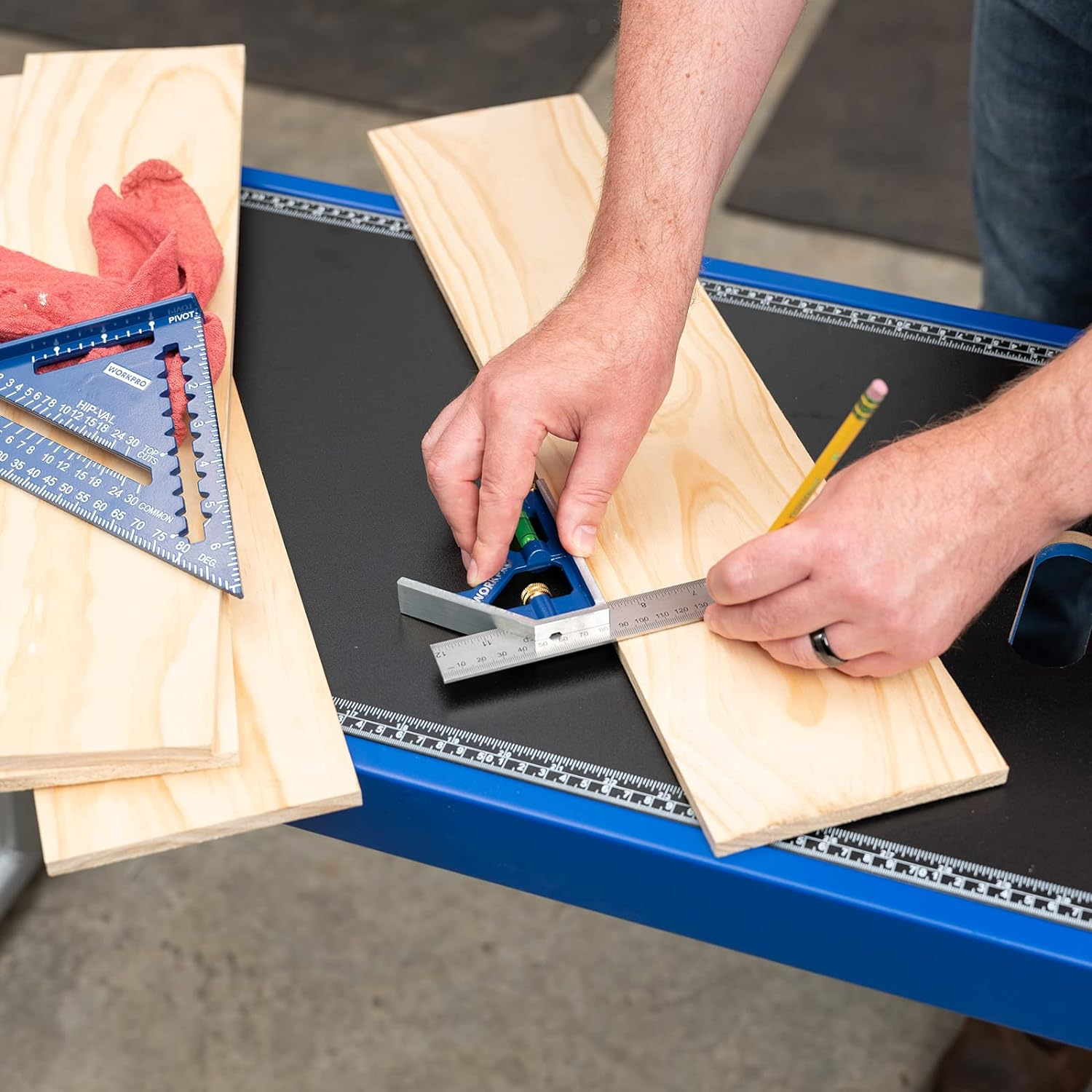 WORKPRO Rafter Square and Combination Square Tool Set, 18Cm . Aluminium Alloy Die-Casting Carpenter Square and 30Cm Zinc-Alloy Die-Casting Square Ruler Combo (Rafter Square Layout Tool) image number 6