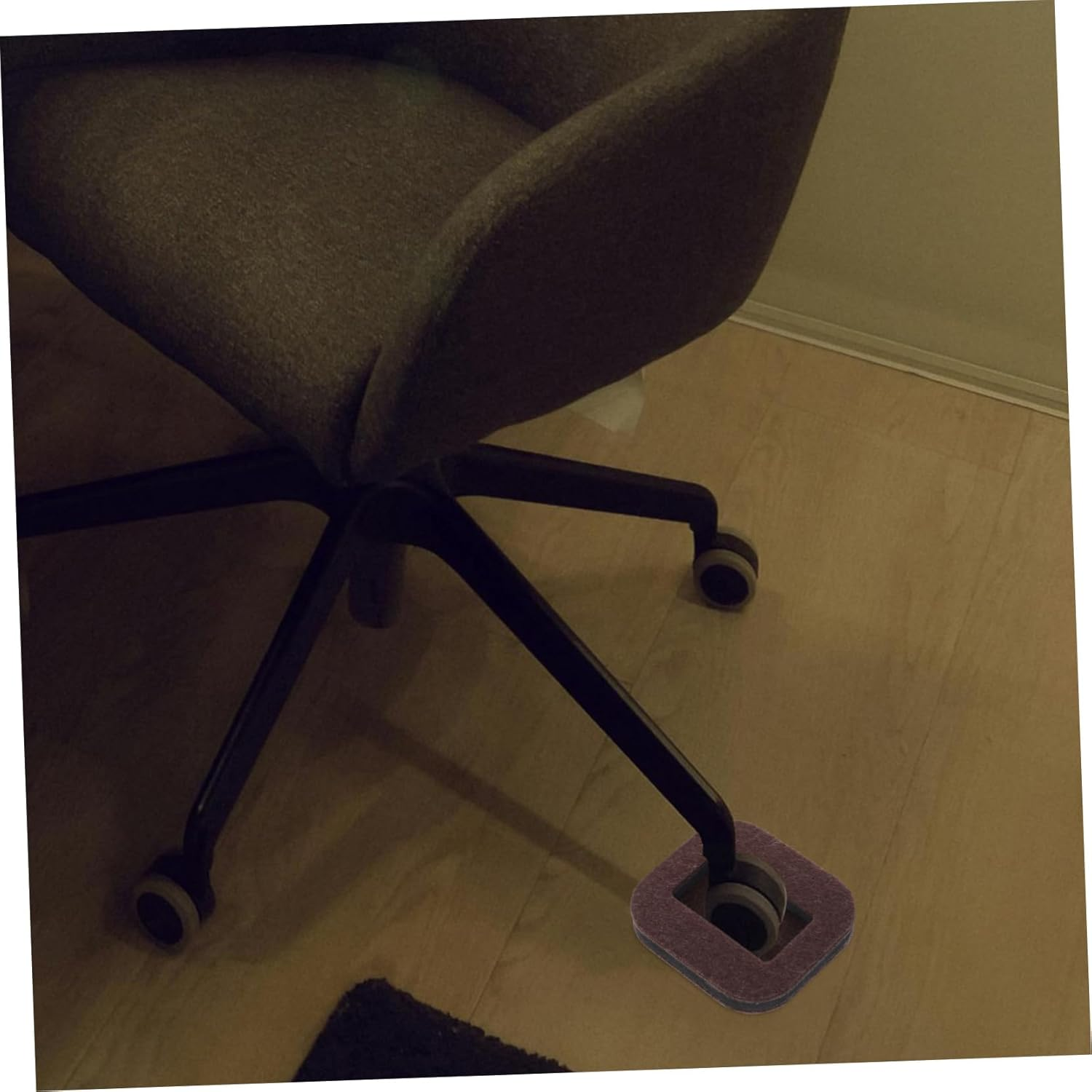 5Pcs Felt Furniture Pads for Chair Wheels Slip Caster Cups for Wood Tile Carpet Noise Scratch Prevention Easy Installation Multi Surface Protection image number 6