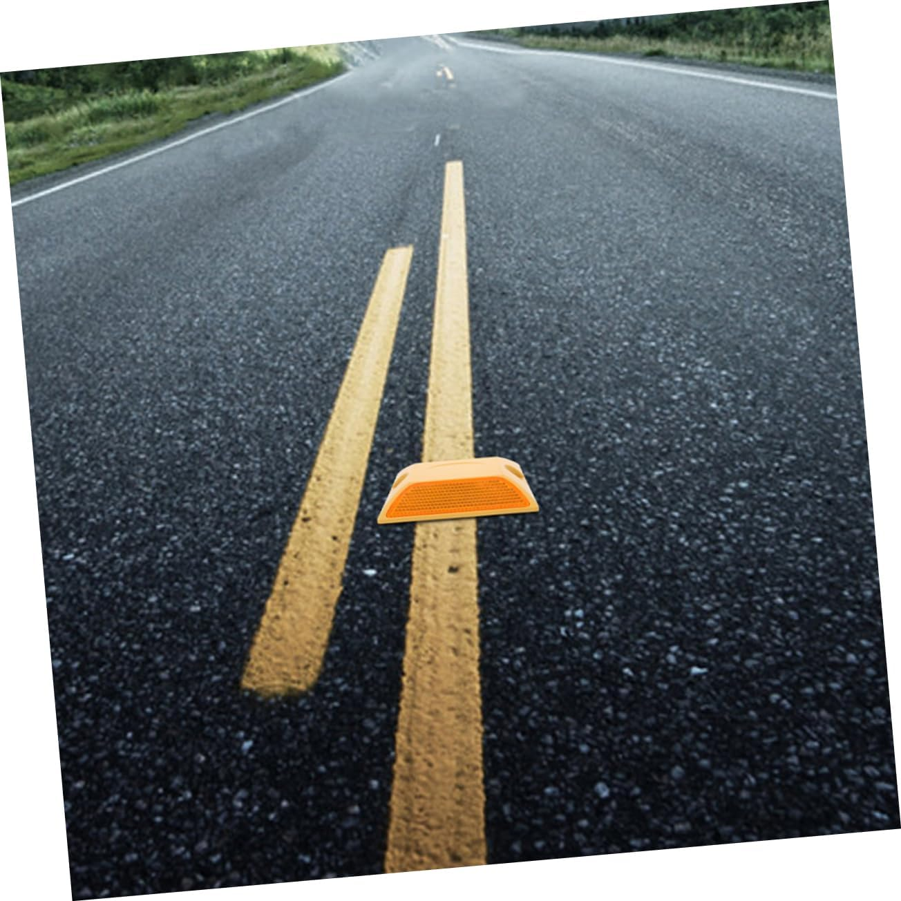 4Pcs Road Reflective Markers Raised Plastic Driveway Studs for Night Visibility and Safety image number 5