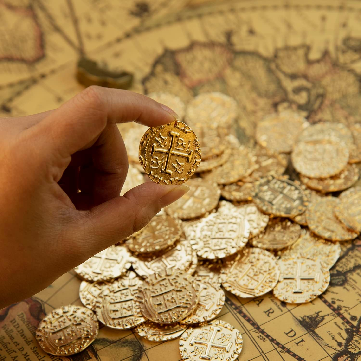 Metal Pirate Coins, Prefdo 100PCS X Large Gold Treasure Coin Set Spanish Doubloon Replicas Fantasy Metal Coins Pirate Gold Coins Tokens for Board Games Pirate Party Cosplay image number 4