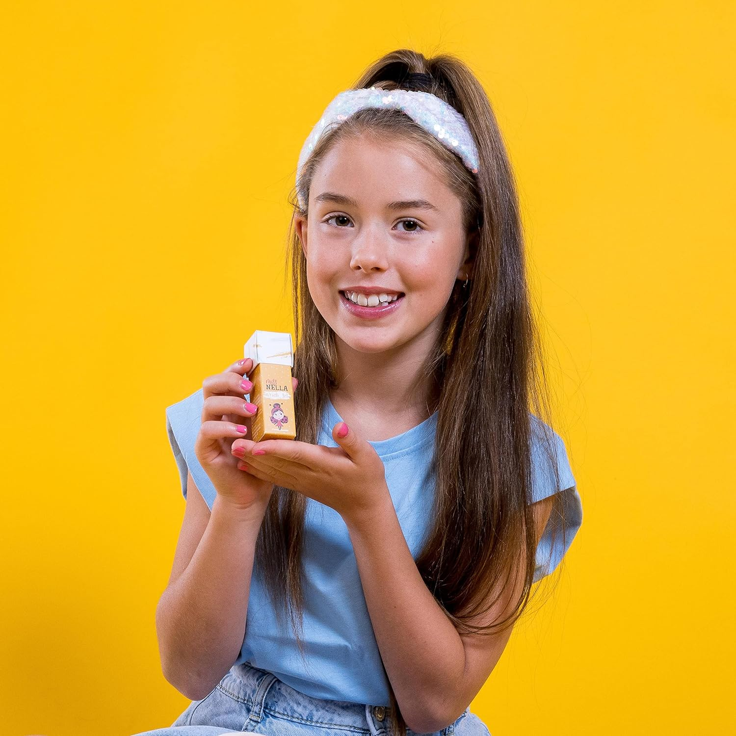 Miss Nella Make up Brush Set for Kids, 4 Kid Size Pink Brushes, 2 Eye Shadow Applicators, Blush Brush, Blending Brush, Perfect for Little Hands image number 6