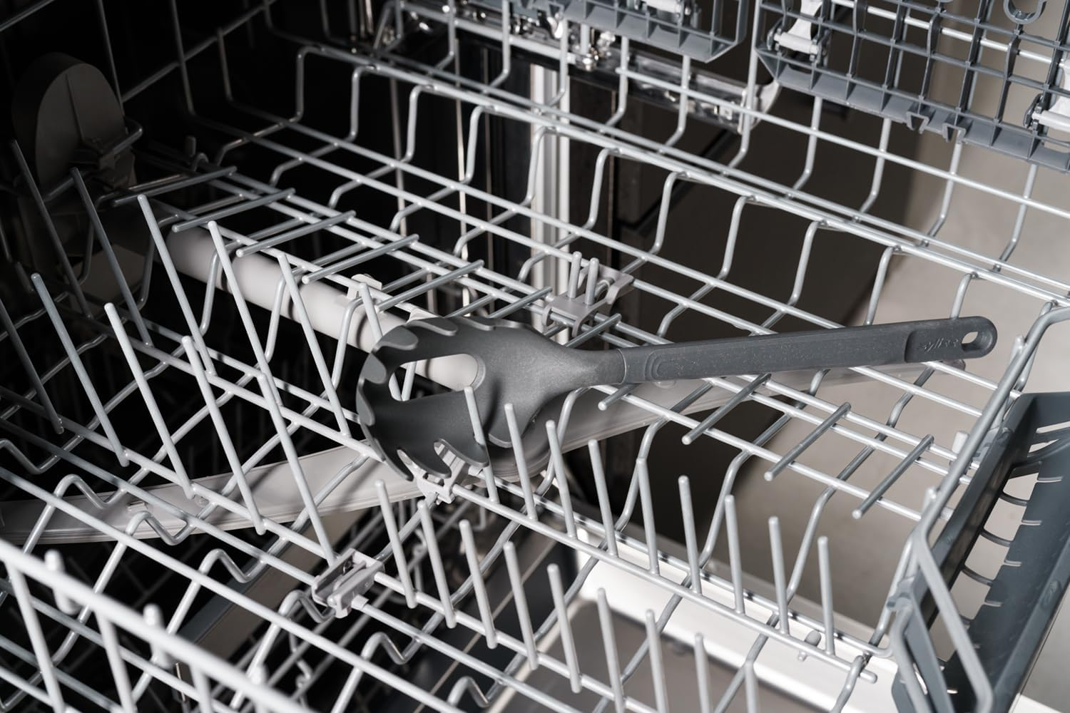 Zyliss Spaghetti Spoon - Wheat Straw Handle with Heat Resistant Nylon Head | Pasta Draining | Non-Stick | Kitchen Utensil for Effortless Pasta Preparation | 12.2 Inches X 2.5 Inches | Beluga Grey image number 5