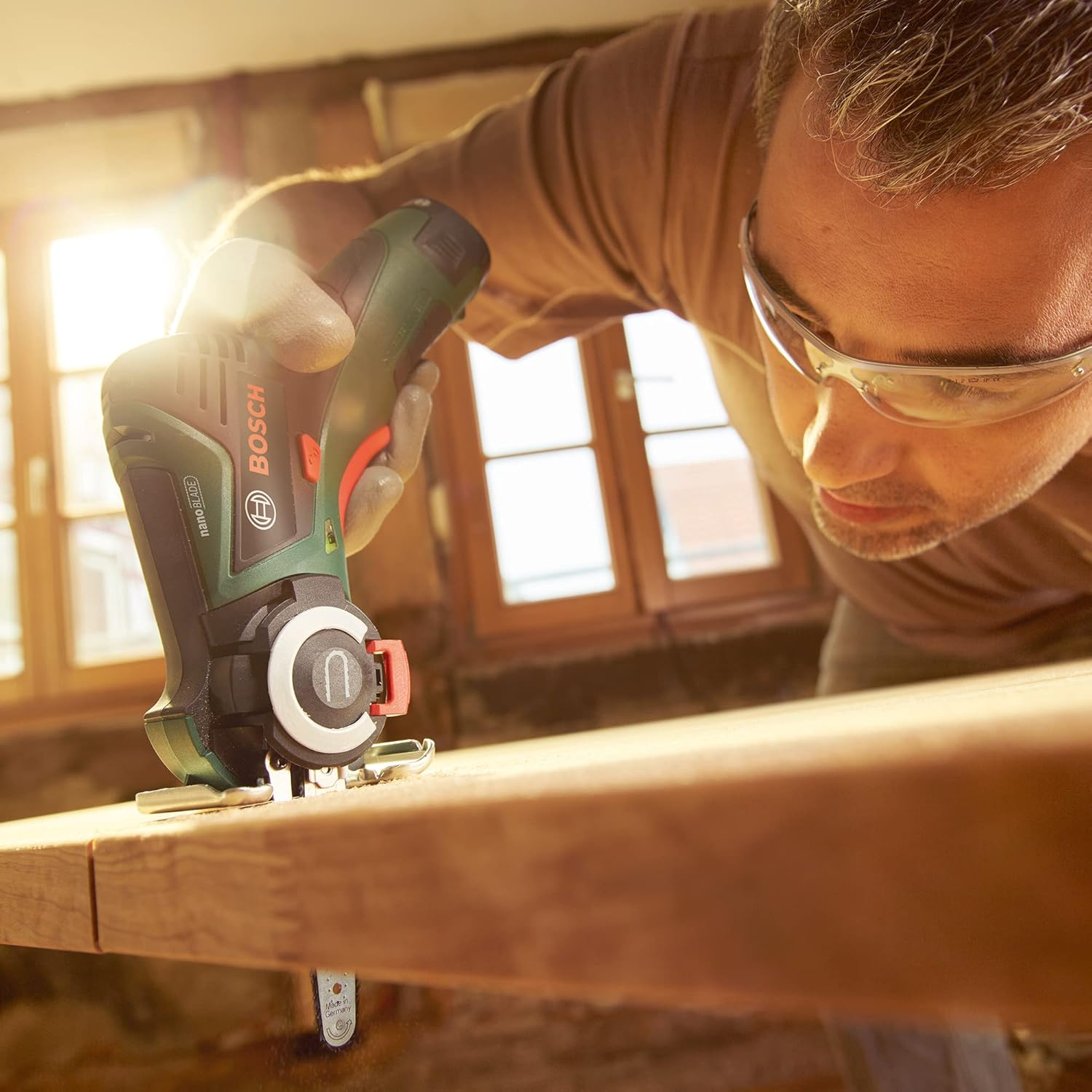 Bosch Home & Garden 12V Cordless Nanoblade Saw, Pruning & DIY Cuts, Vibrationless, Includes 2.5Ah Battery, Charger & Case (Easycut 12). Made in Europe image number 3