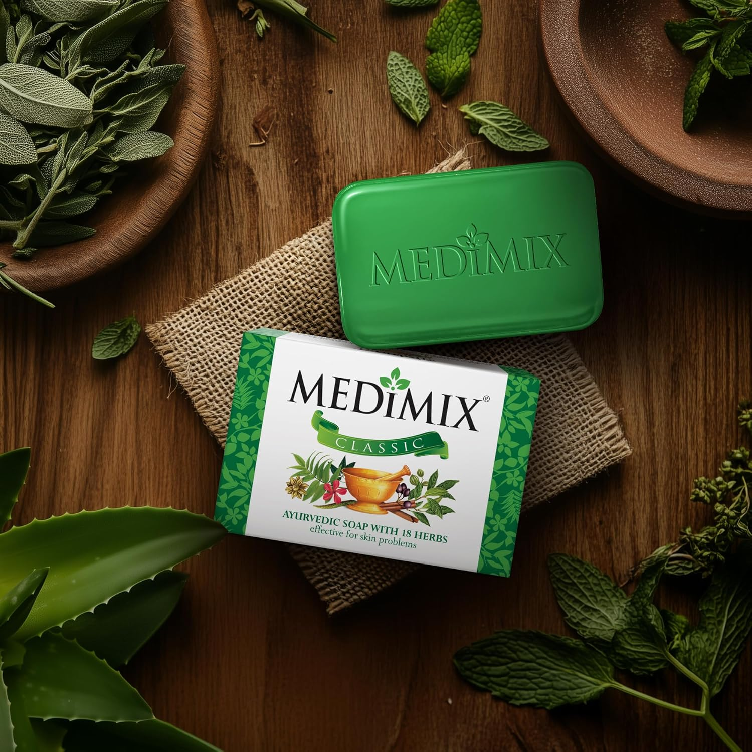 MEDIMIX - Savon Ayurv&eacute;dique 75 Gr Aux 18 Plantes, Pour Traiter L'Acn&eacute;, Les Odeurs Corporelles Et Les Infections De La Peau image number 3