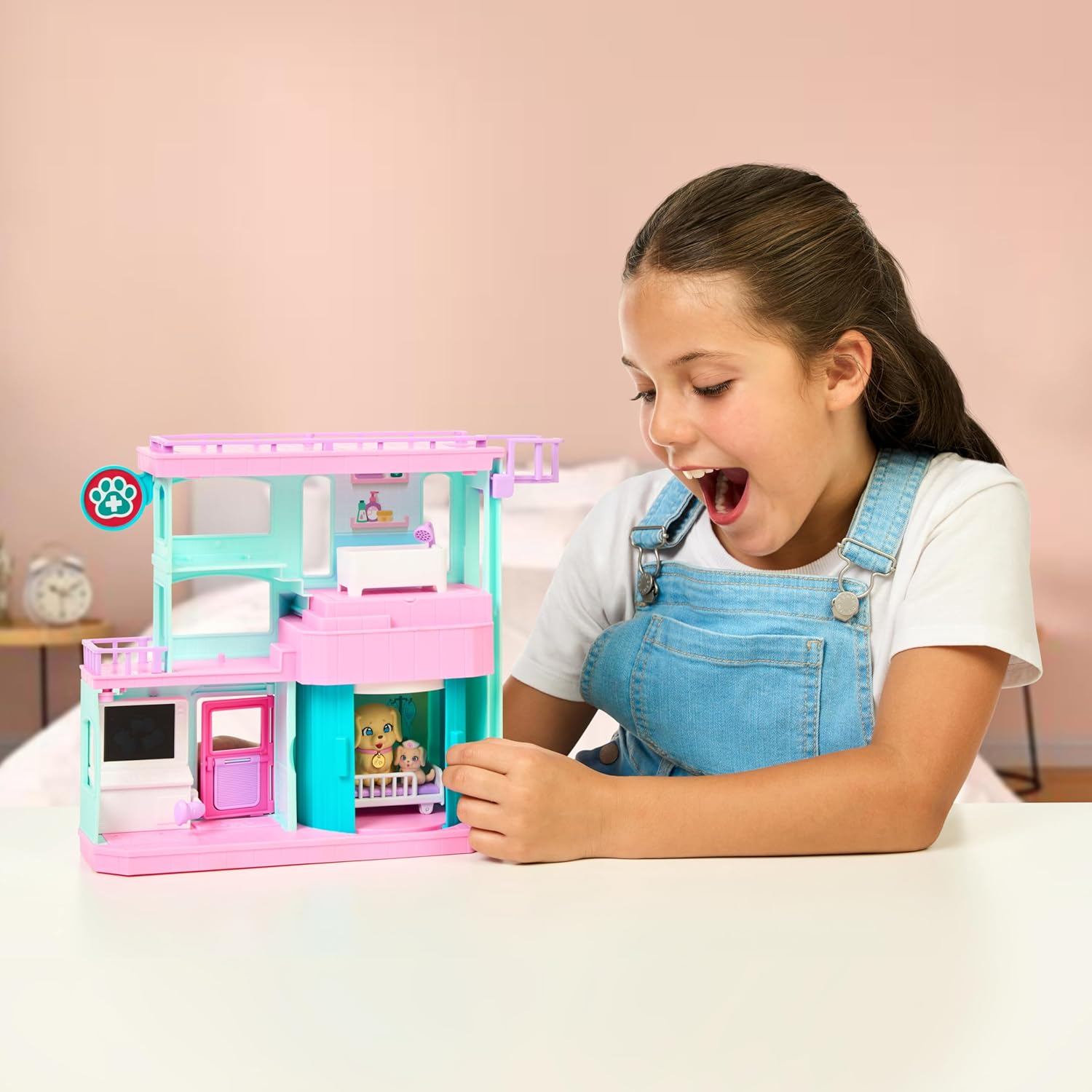 Little Live Pets Mama Surprise Families Baby Care Clinic Playset, Magically Reveal 3 Retriever Puppies, 2-Sided Playset (27.8Cm/10.9In Wide, 23.8Cm/9.3In High). Feed, Bathe, & Play, Fun Gift for Kids