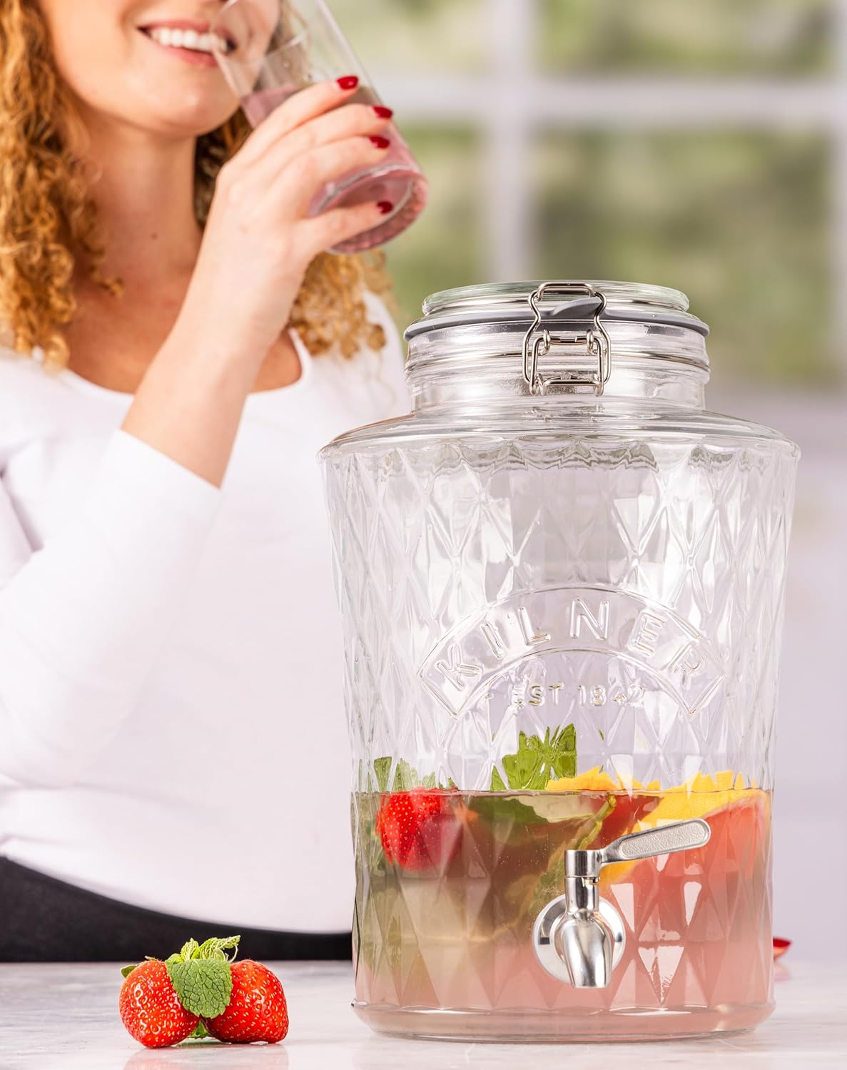 Kilner Diamond Drinks Dispenser 5 Litre Glass Beverage Server with Stainless Steel Tap, Airtight Clip-Top Lid & Silicone Seal, Ideal for Juices, Cocktails & Infused Drinks image number 2