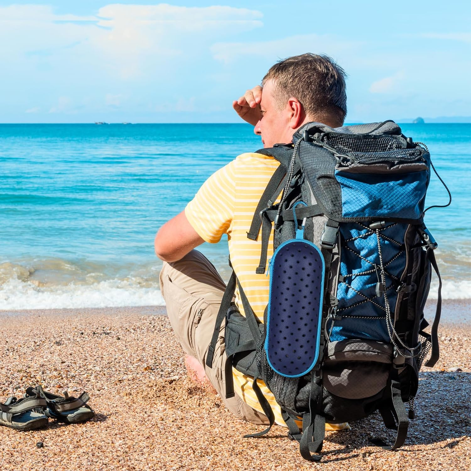 Swim Goggle Case for Swimming Goggles, Portable EVA Carrying Case with Drain Hole Zipper Sunglasses Bag with Clip