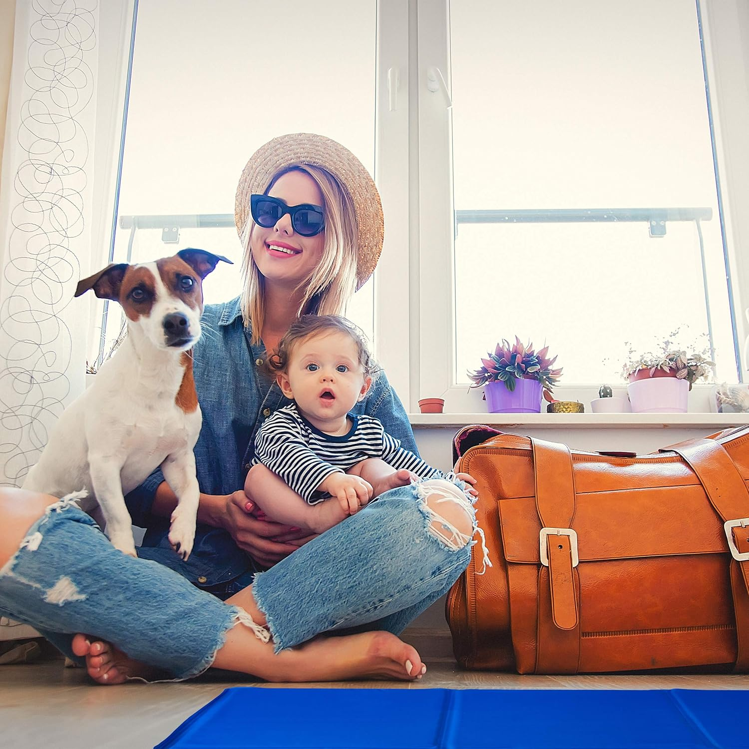 Relaxdays Dog Cooling Mat Self Cooling Wipe Clean Heavy Duty with Gel Cooling Blanket for Animals, Cold Blanket 20 X 35 Cm, Blue image number 4