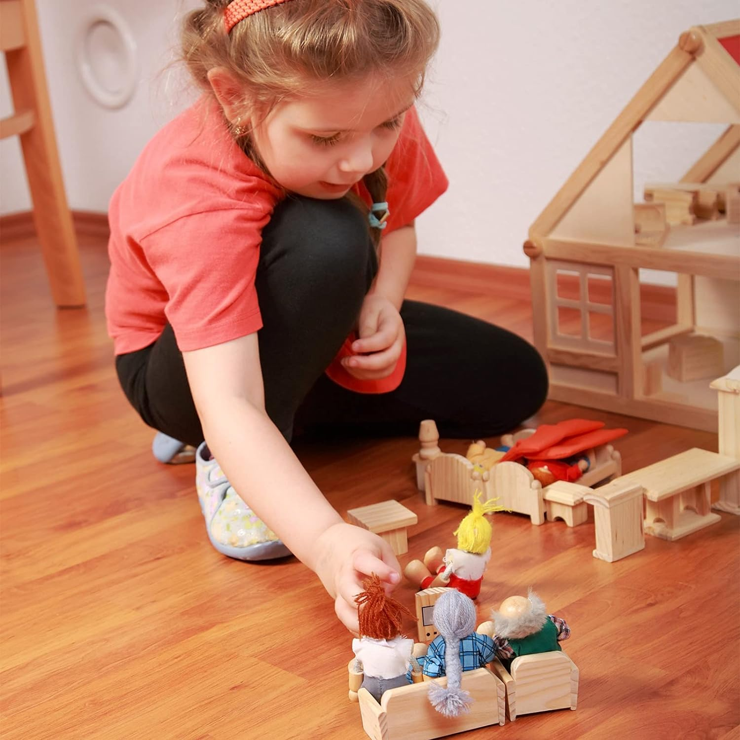 Wooden Dollhouse Furniture Doll House Furnishings with 8 Pieces Winning Doll Family Set, Dollhouse Accessories for Boys Girls Miniature Dollhouse, Family Figures Imaginative Play Toy (Classic Style)