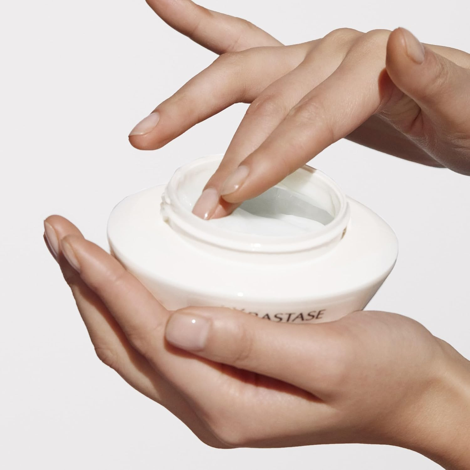 K&eacute;rastase Nutritive, Hair Treatment for Very Dry, Fine to Medium Hair, Moisturising and Nourishing, Paraben-Free, Masquintense Riche Deep Nutrition, 200 Ml image number 4