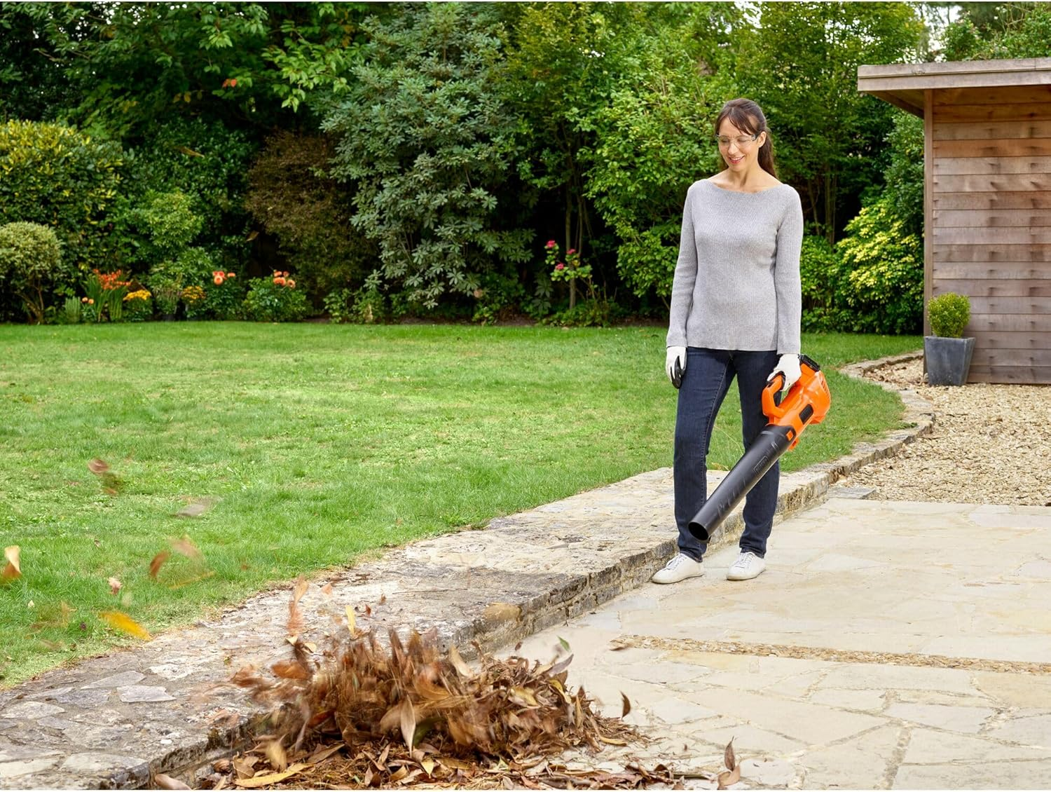 BLACK+DECKER 18V Lithium-Ion Axial Blower Kit 4.0Ah image number 1