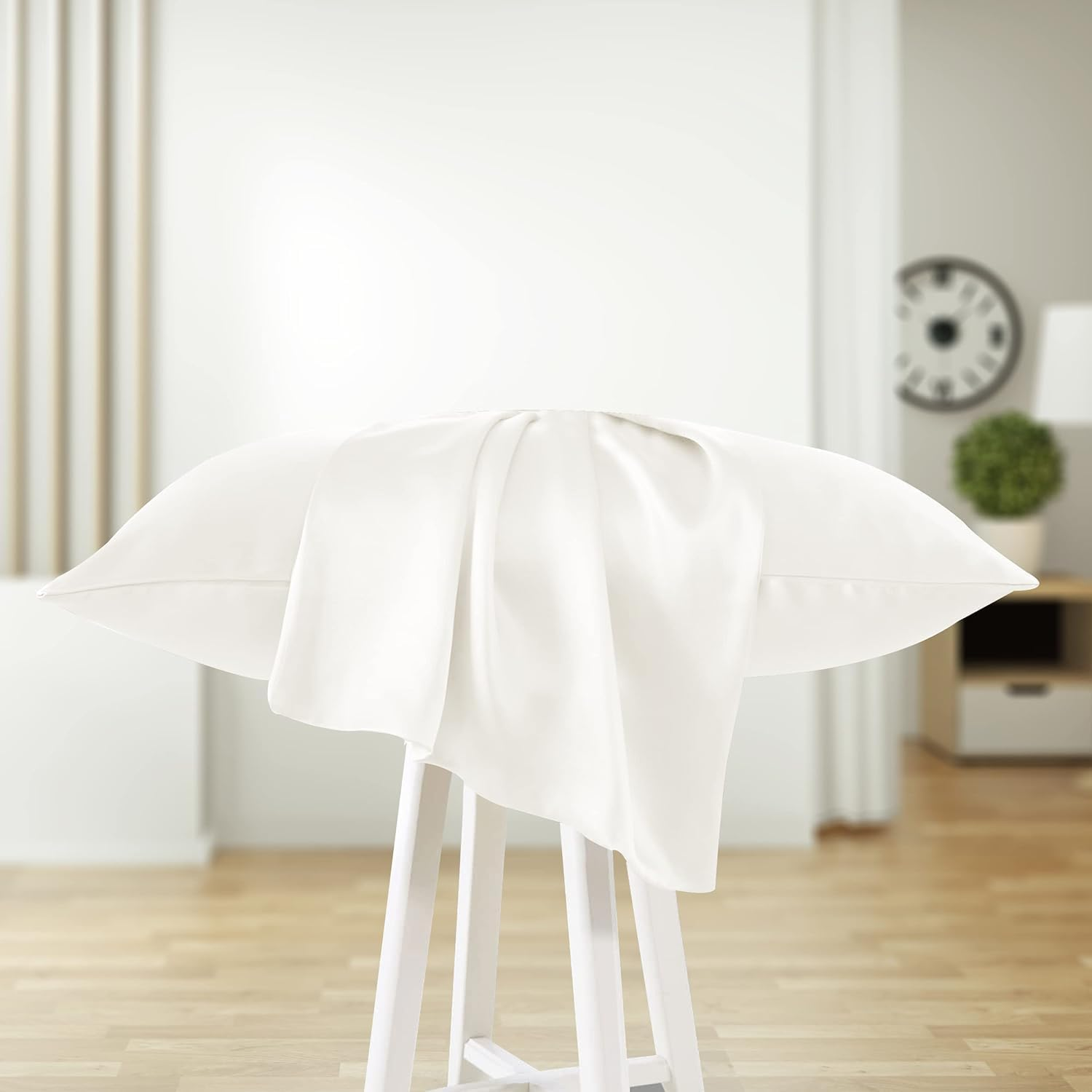 Silk Pillow Pases 2 Pack - Satin Silk Pillowcases with Envelope Style, Soft Smooth Cooling Natural Silk Pillow Cover for Women Men-(48X74Cm) image number 3