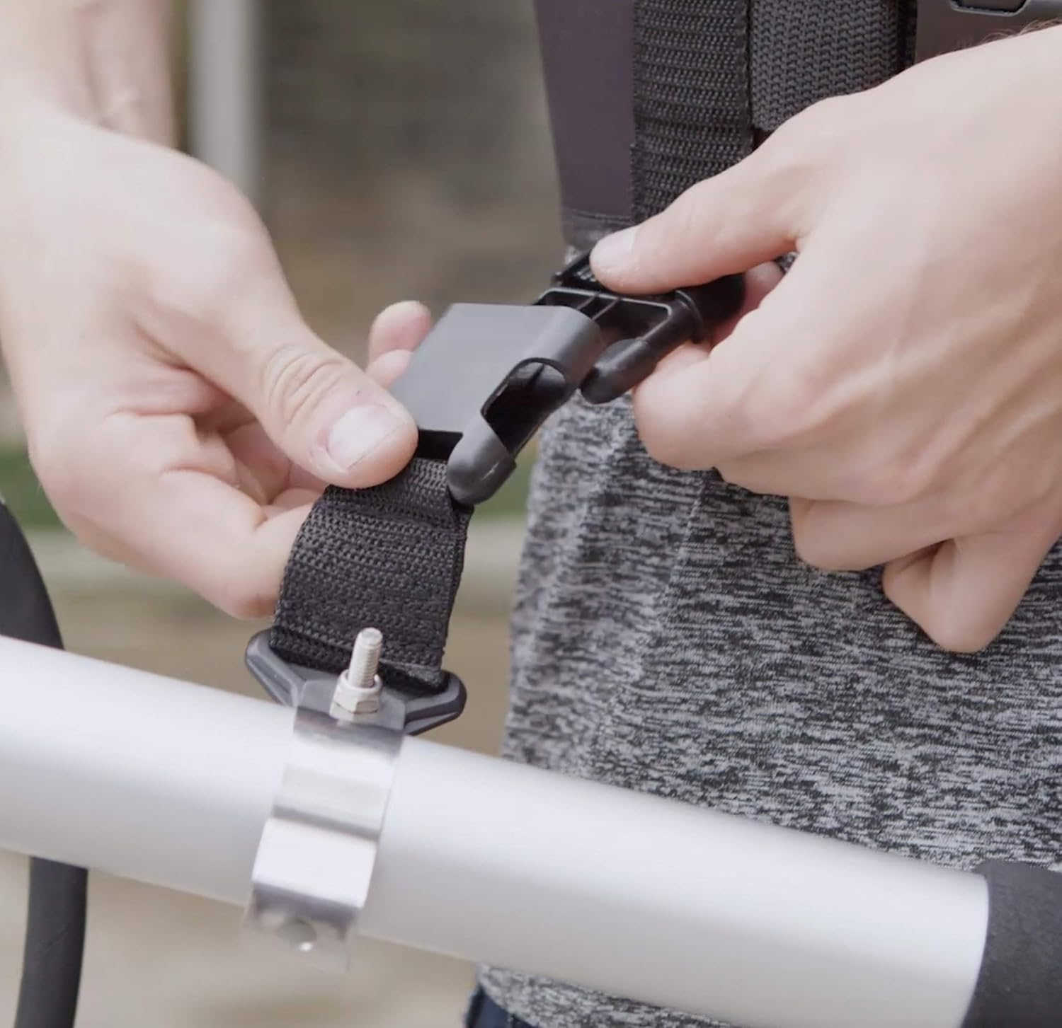 Adjustable Telescoping Spray Wand Belt/Two-Shoulder Harness image number 4