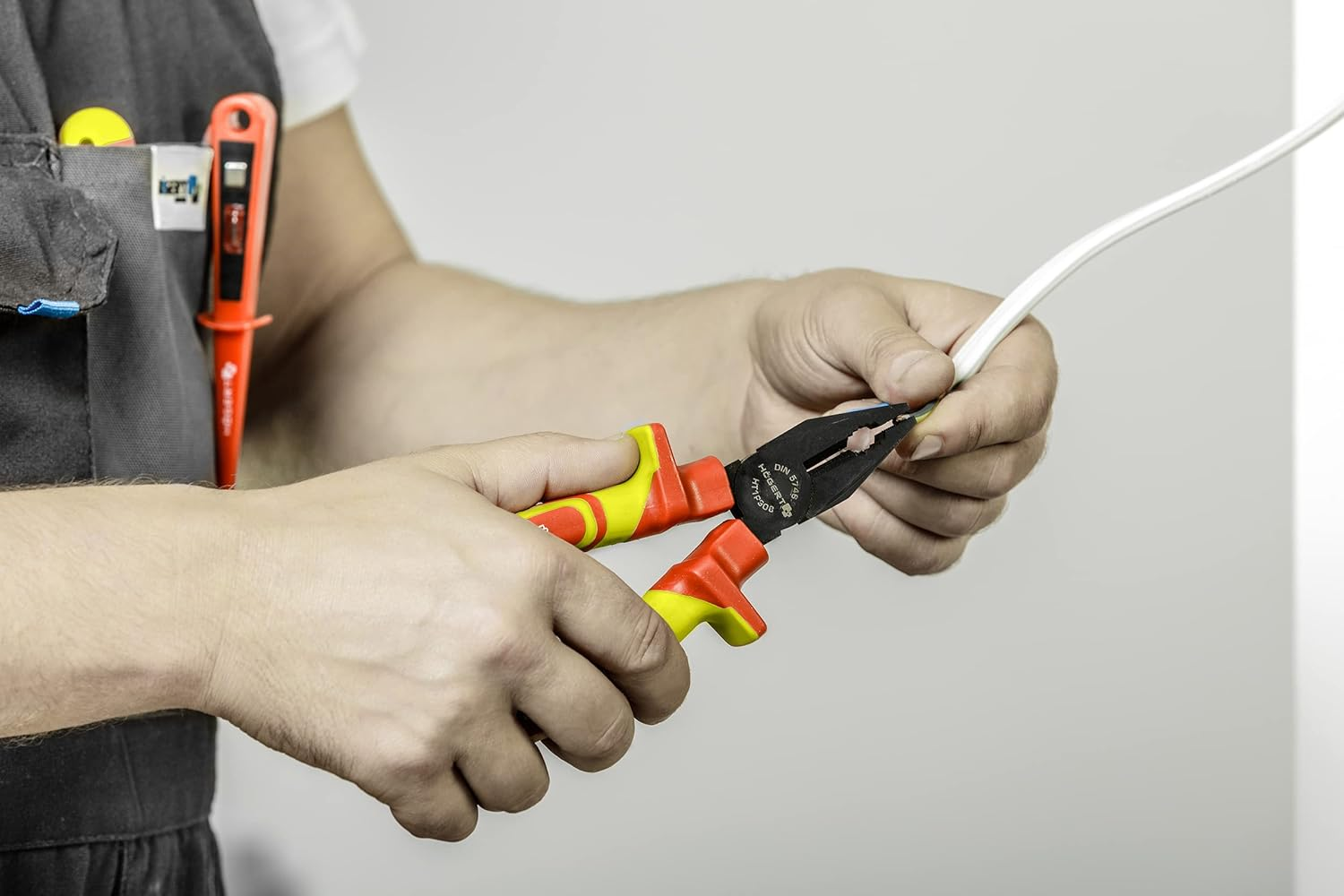 H&ouml;gert Technik - Combination Pliers 1000 V 160 Mm - VDE Tested Universal Pliers - Made of Chrome Vanadium HRC 55-60