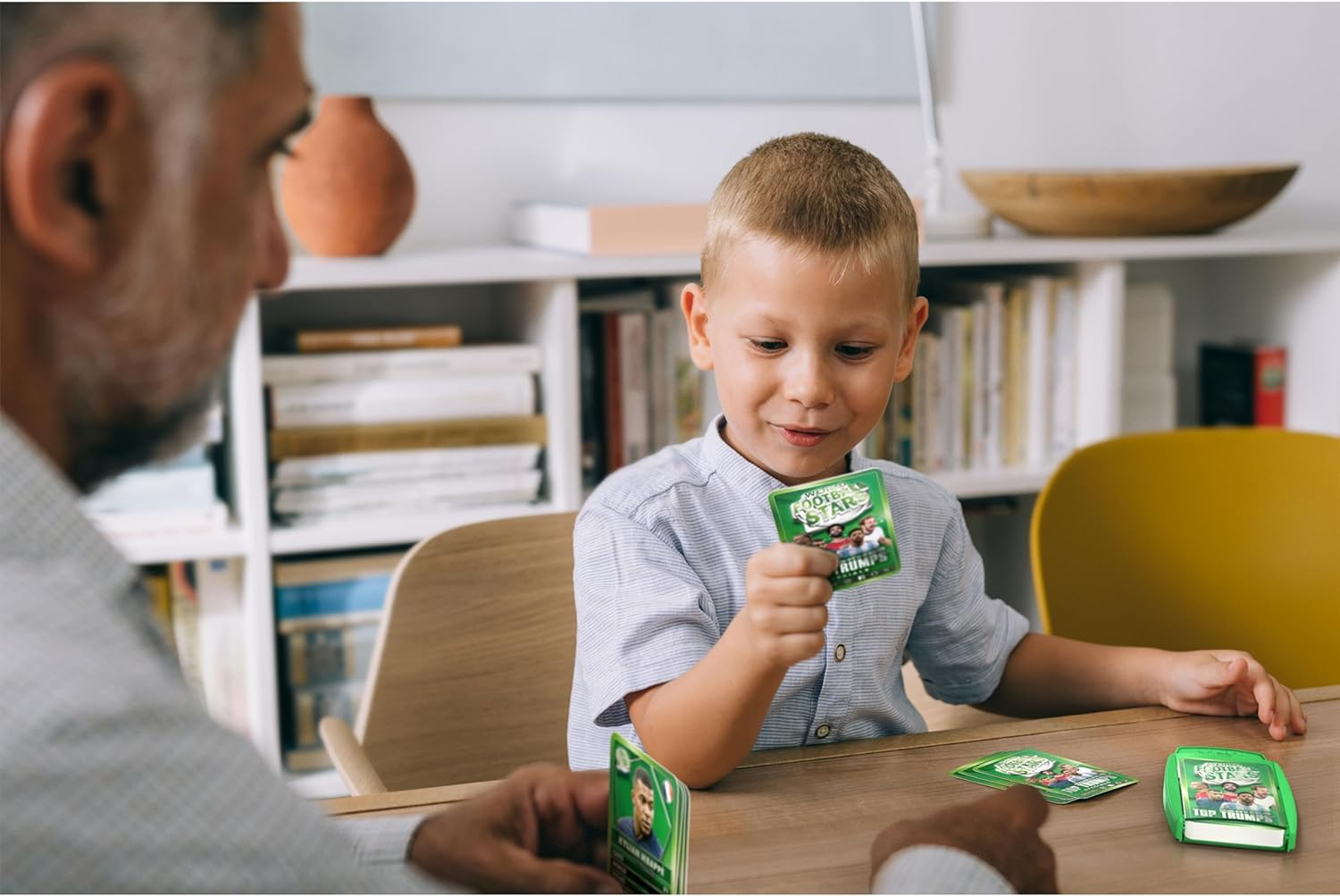 Winning Moves Top Trumps Specials World Football Stars Card Game image number 4