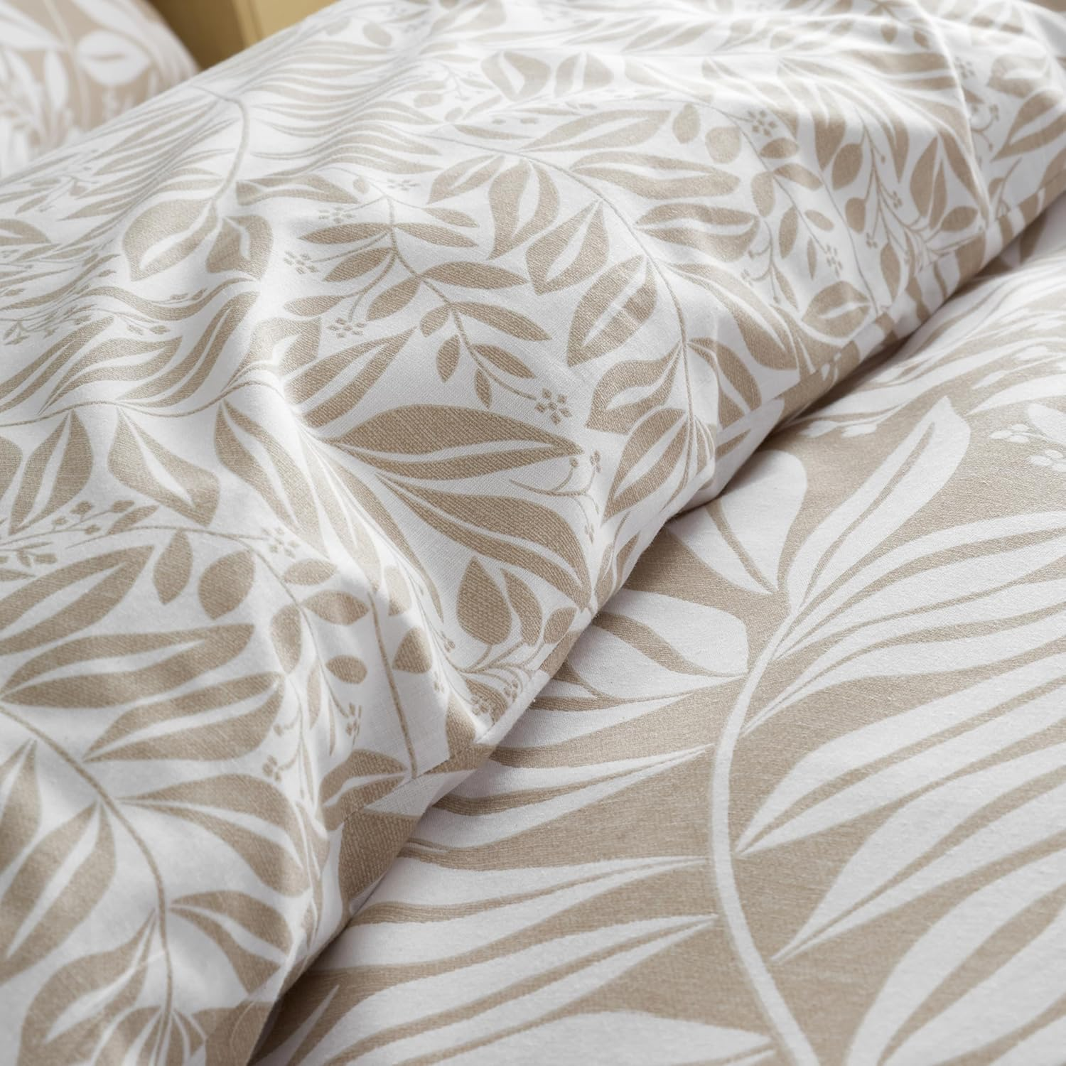 Catherine Lansfield Sorrel Leaf Reversible Super King Duvet Cover Set with Pillowcases Natural