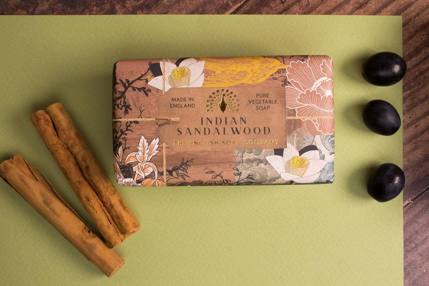 The English Soap Company Anniversary Wrapped Soap Bar, Sandalwood Shea Butter Soap Bar, Moisturising Soap Bar for Face and Body, Indian Sandalwood Scent 190G image number 4