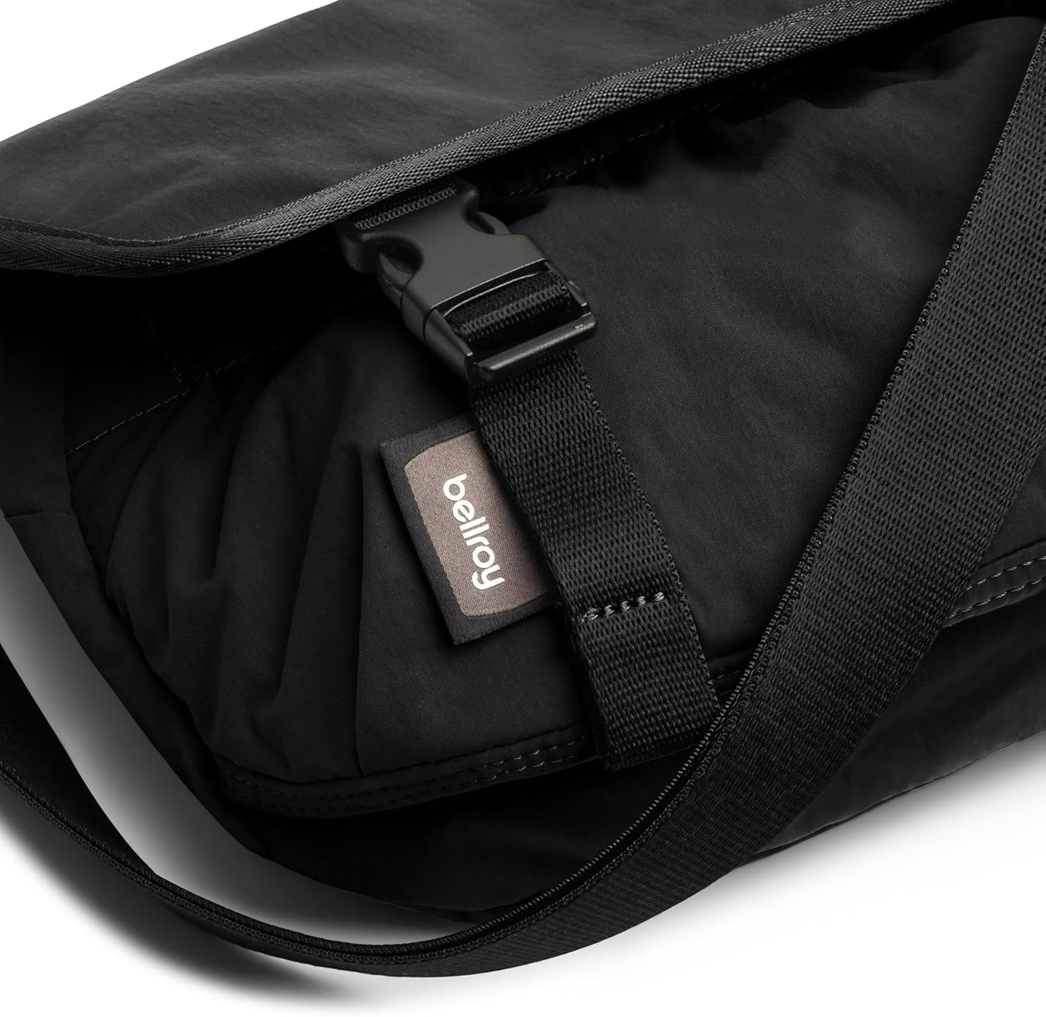 Bellroy Cinch Mini Messenger (6 Liter Lightweight, Compact Shoulder Bag, Water-Resistant Fabric, Effortless Organization) image number 3