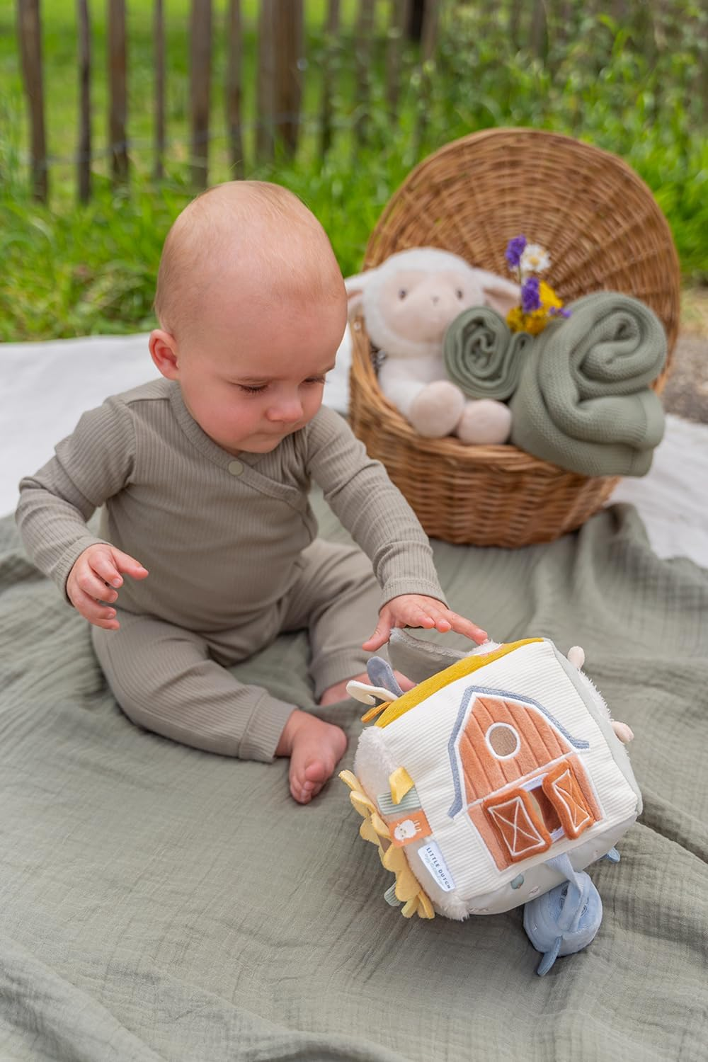 Little Dutch Little Farm Soft Activity Cube image number 5