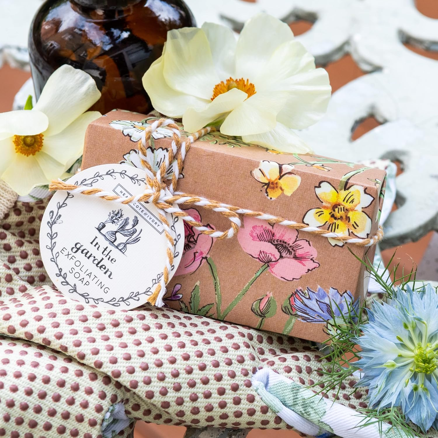 Hheathcote & Ivory in the Garden Exfoliating Soap 160 G image number 3