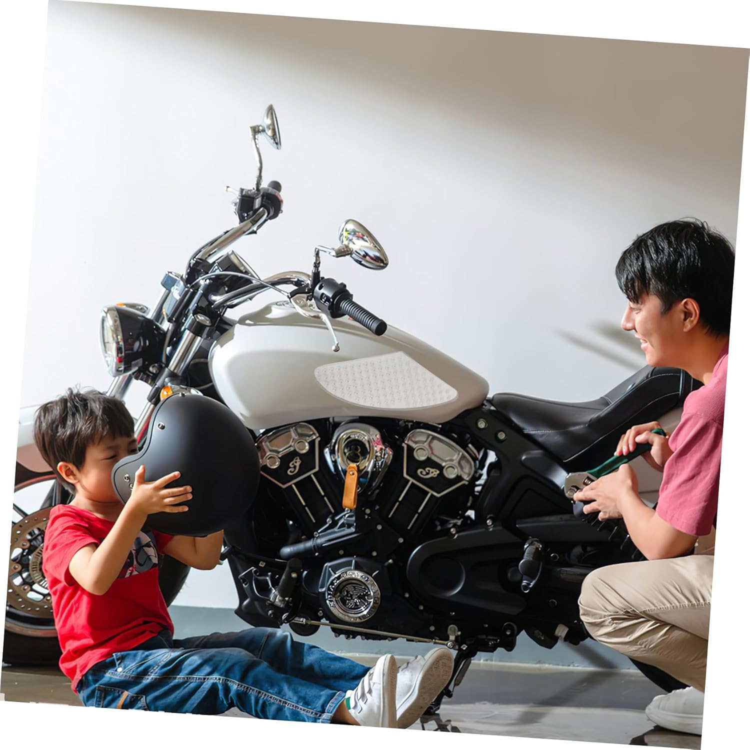 Ciieeo Luminous Motorcycle Gas Tank Pad and Anti-Slip Heat-Resistant Tank Grips for for Riding Safety image number 1