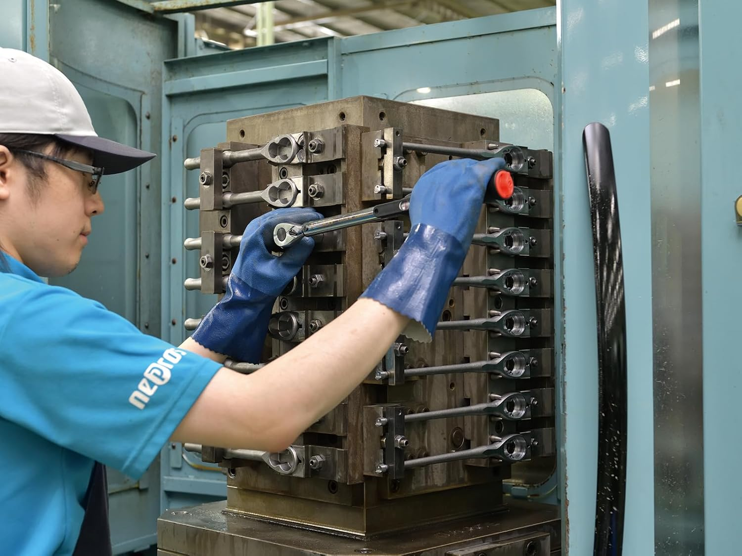 Kyoto Machine Tools (KTC) 12.7 Sq. Preset Torque Wrench GW140-04 [30-140 Nm] image number 2