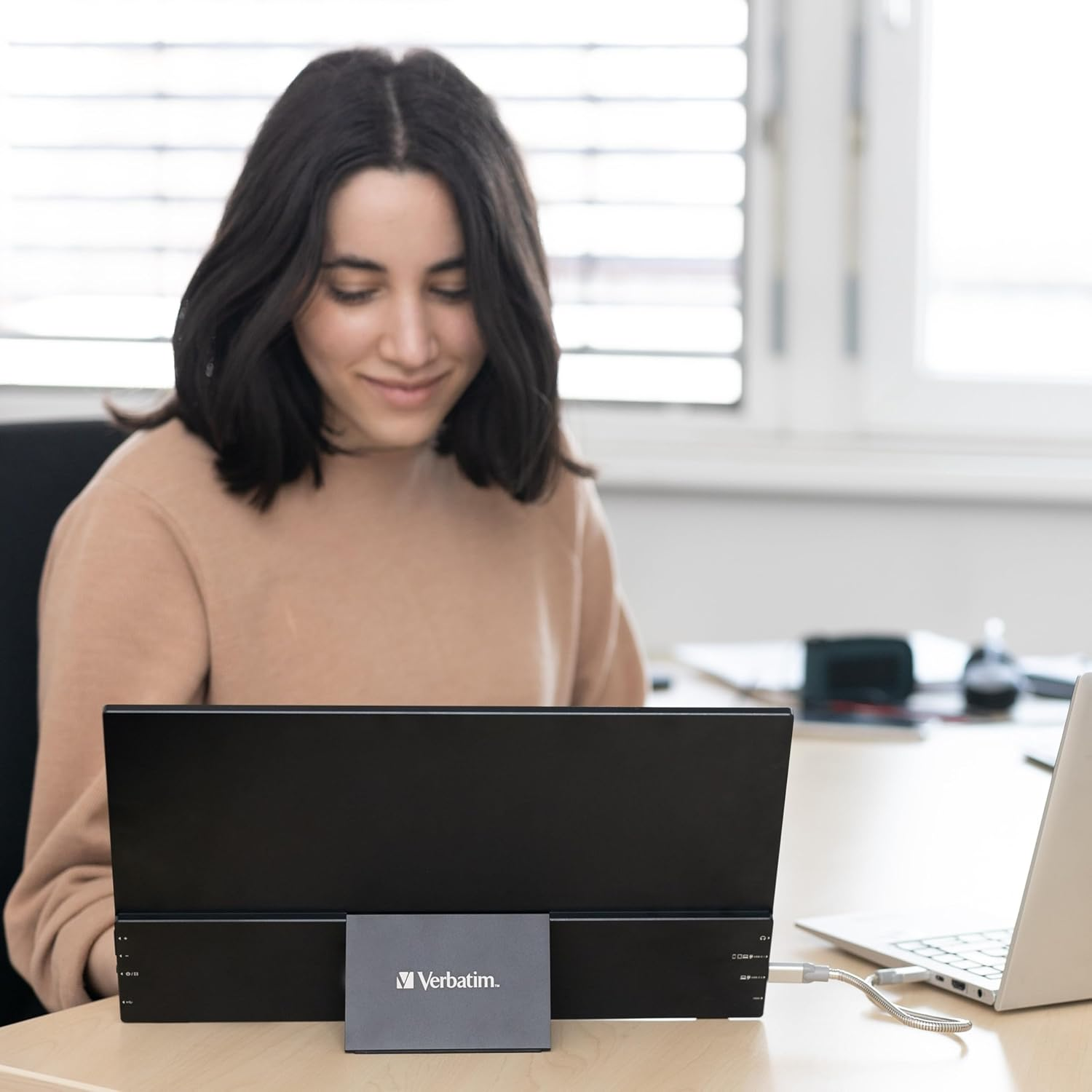 Verbatim Portable Touchscreen Monitor 14" Full HD 1080P Metal image number 1