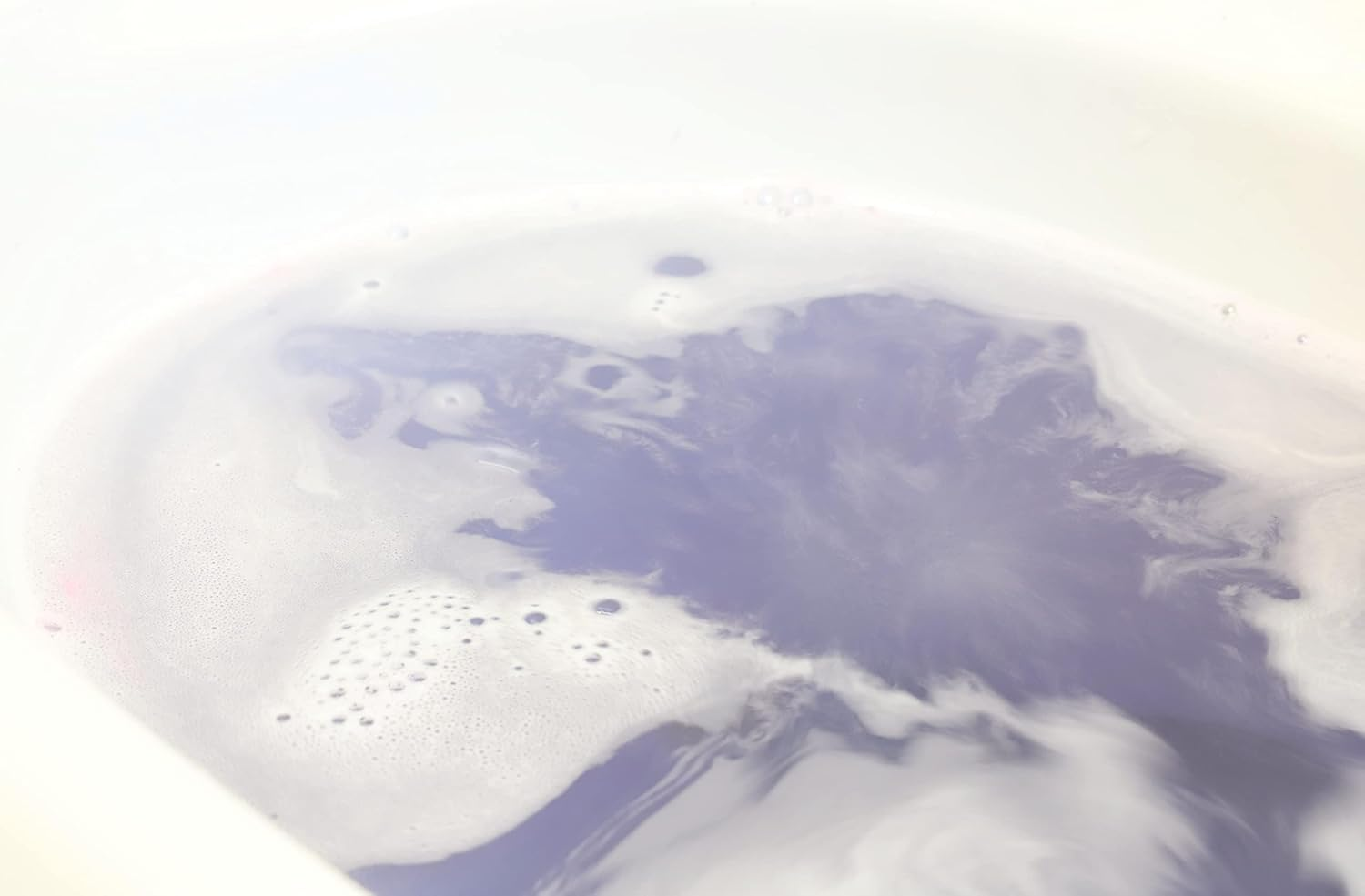 Toyland&reg; Rainbow High Bath Bombs - 10 Lip Shaped Bath Bombs - Swirling Rainbow Colours! image number 2