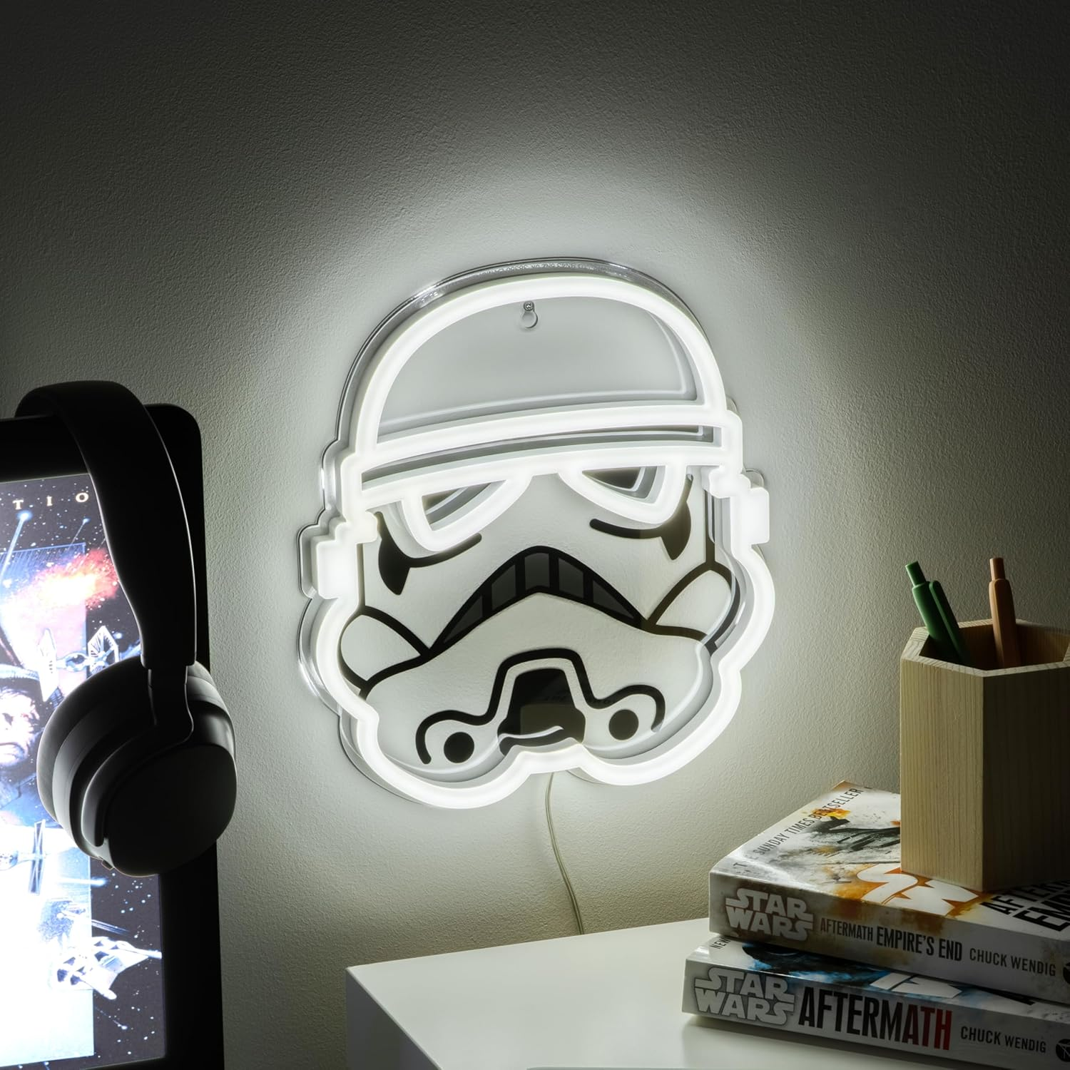 Paladone Storm Trooper Helmet LED Neon Wall Light, Officially Licensed Star Wars Lamp with Power Cord for Home, Bedroom, Living Room, Gift for Fans image number 3