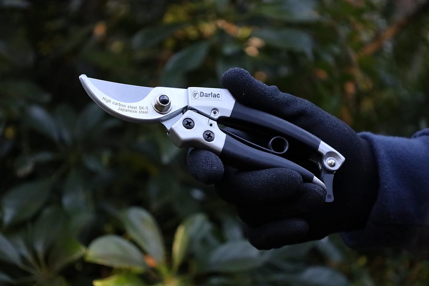 Darlac Compact Pruner - Lightweight Bypass Pruners for General Pruning - 16Mm - Ideal for Fine or Delicate Pruning and Small or Medium Hands - SK5 High Carbon Japanese Steel - Easy to Use Safety Catch image number 1
