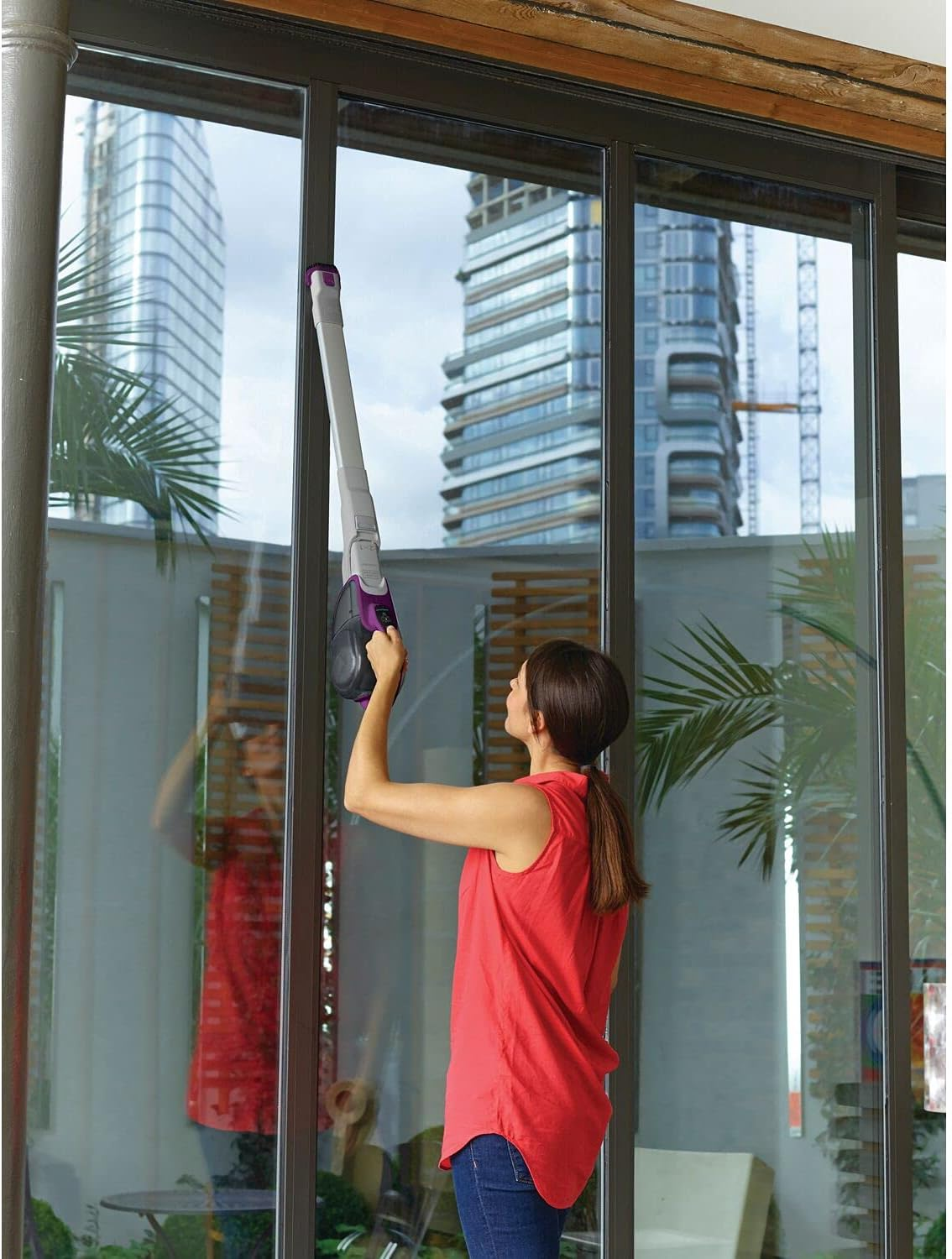 BLACK+DECKER 18V Lithium-Ion 2-IN-1 Pet Stick Vacuum image number 5