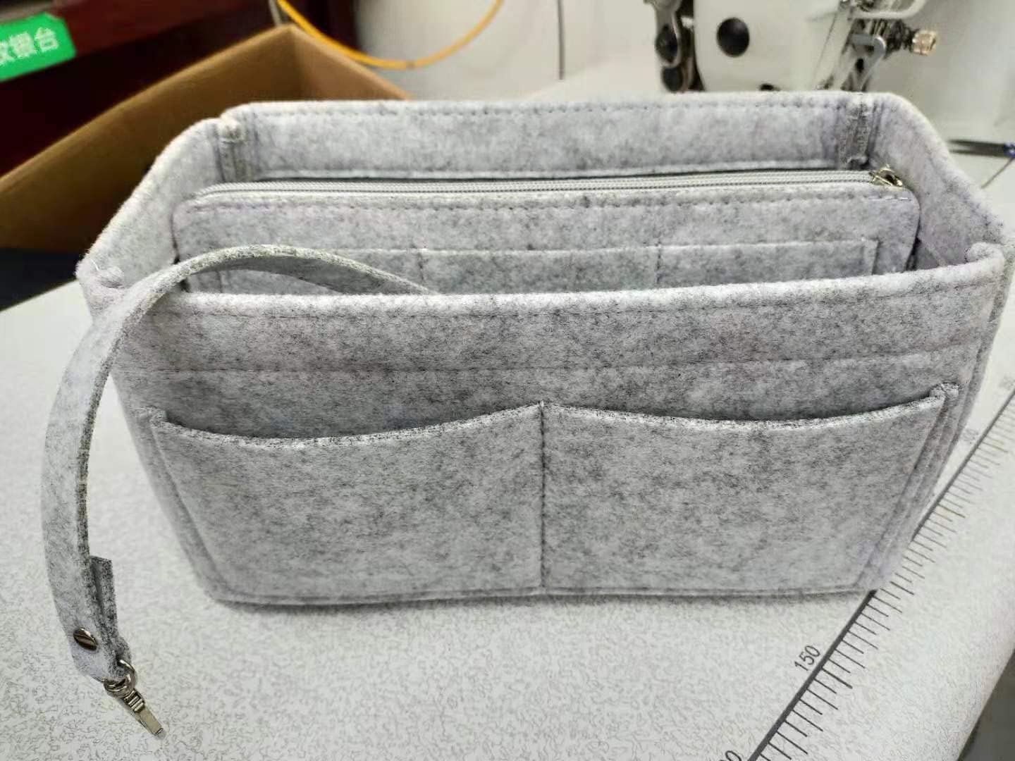 Purse Organizer Insert, Handbag Purse Organizer, Multi Pocket Wallet Organizer, Backpack Liner Organizer, Handbag Tote Shaper, Felt Bag Organizer with Zipper, Felt Bag Organizer for Tote (GREY)