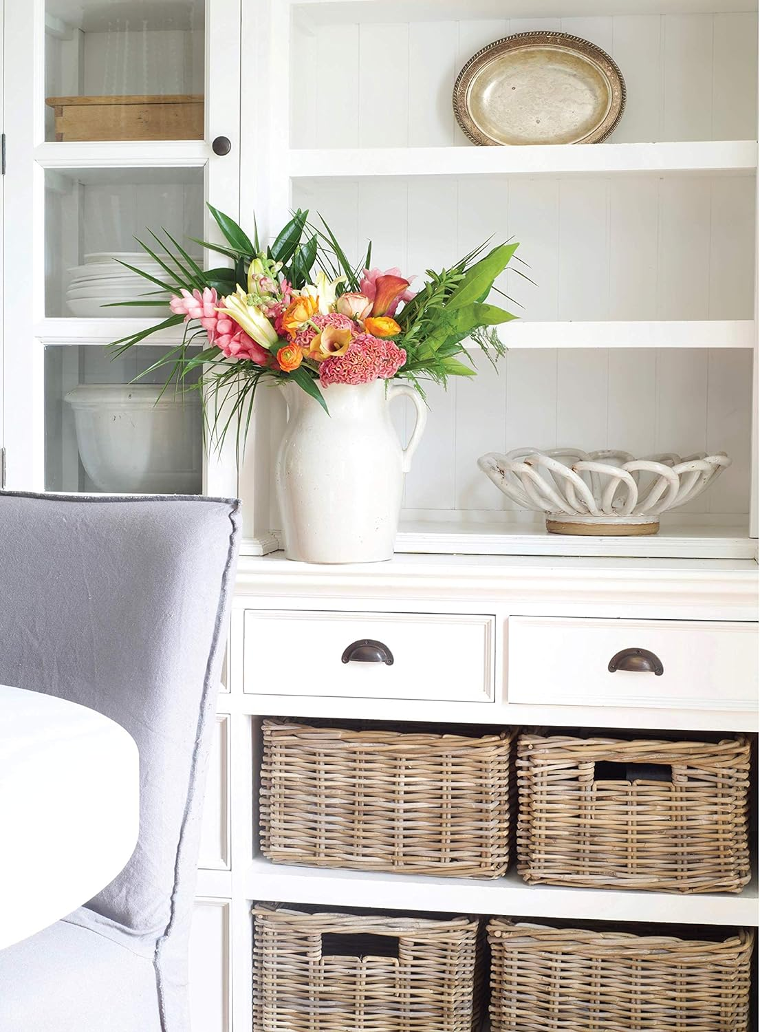 Welcome Home: a Cozy Minimalist Guide to Decorating and Hosting All Year Round image number 3