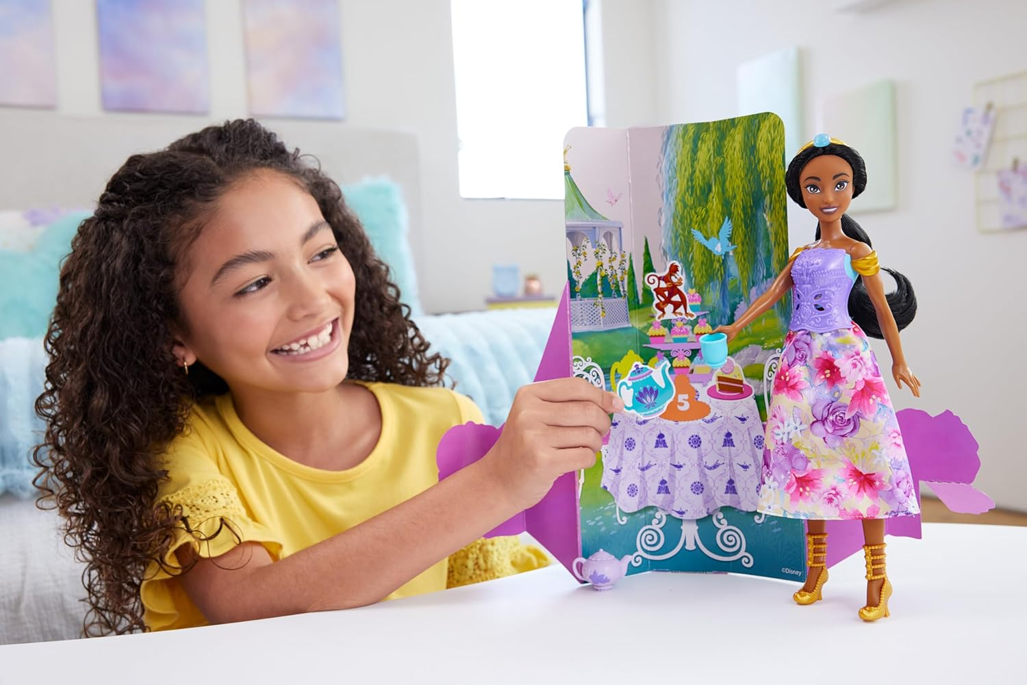 Mattel Disney Princess Jasmine Fashion Doll Set, Spin & Reveal with 11 Surprises Including 5 Accessories, 5 Stickers & Play Scene, Inspired by Movie