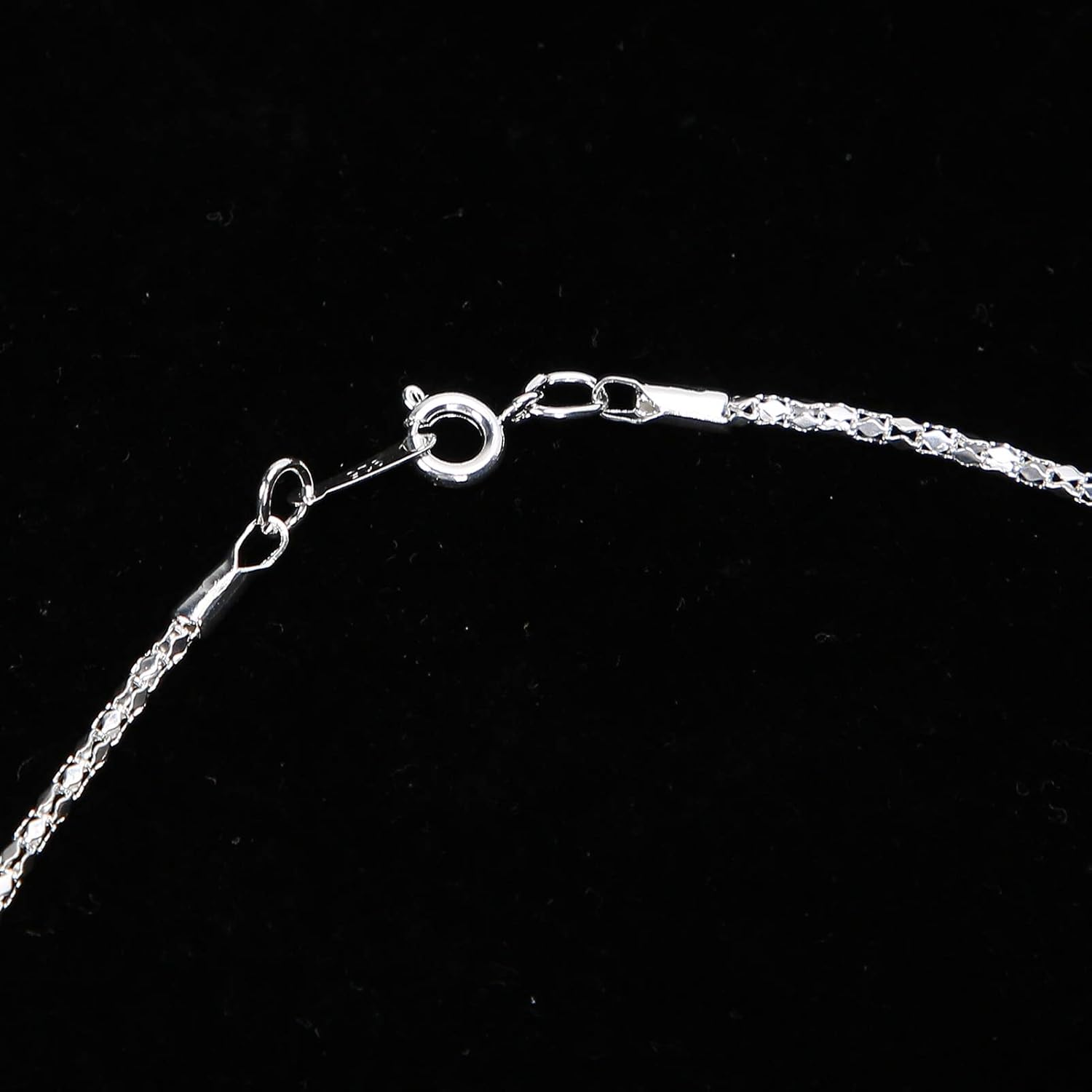 Joyzan 5X Necklace Magnifier, Magnifying Glass Pendant 1.7'' Lens Hanging Chain Monocle Magnifier Portable Pocket Jewellers Loupe for Library Reading Zooming Increase Vision Jewelry Crafts Needlework image number 3