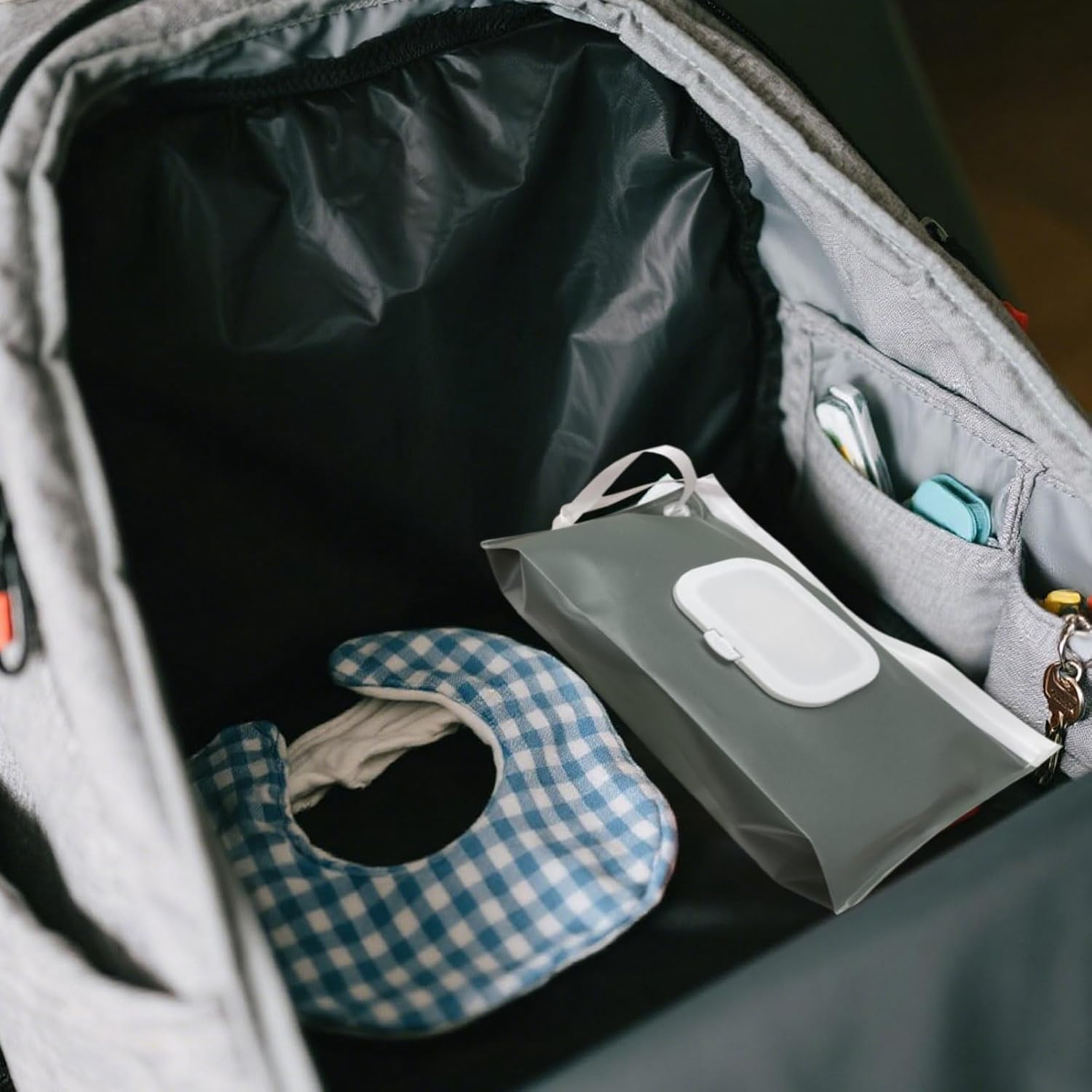 4Pcs of Baby Wipes Dispenser, Reusable Nappy Wipe Holders, Portable Travel Wet Wipes Dispenser, Plastic Flip-Top Pull-Out Packaging Bag during the Journey, Eva Tissue Bag image number 2