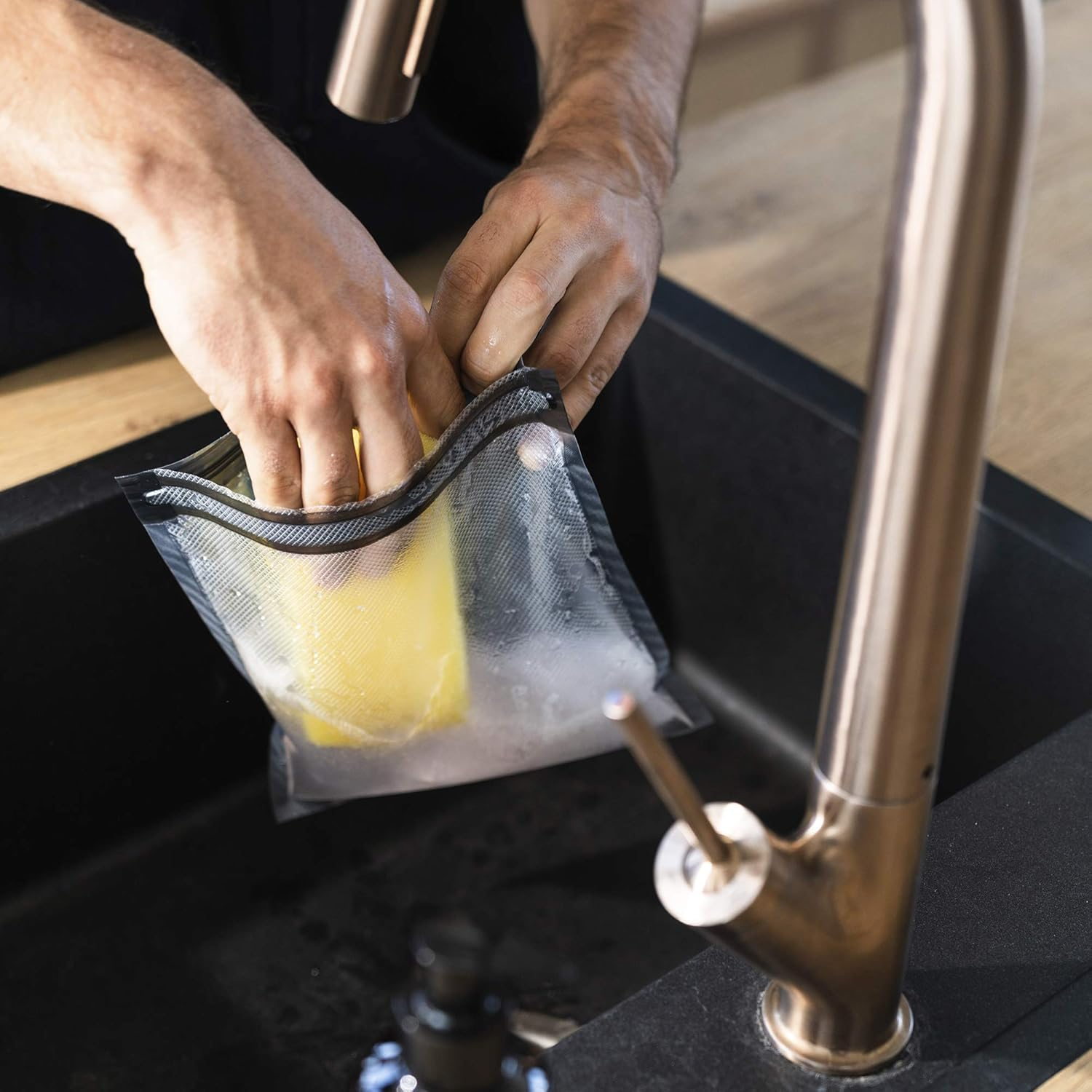 Zwilling J. A. Henckels ZWILLING 36800-305 Fresh & save Vacuum Storage Bag, Large Size, Set of 3 image number 3