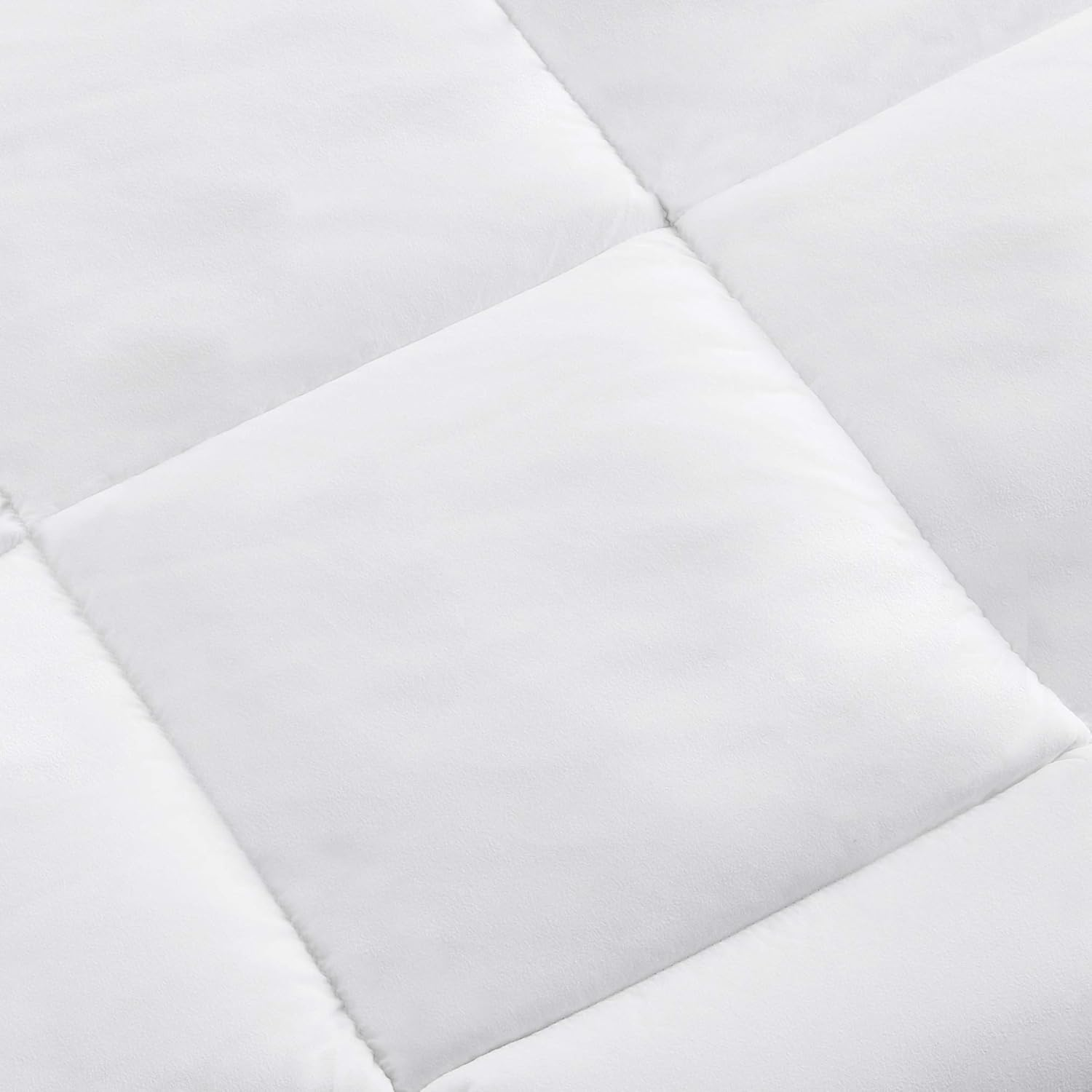 Amazon Basics down Alternative Bedding Comforter Duvet Insert, Full / Queen, White, Light