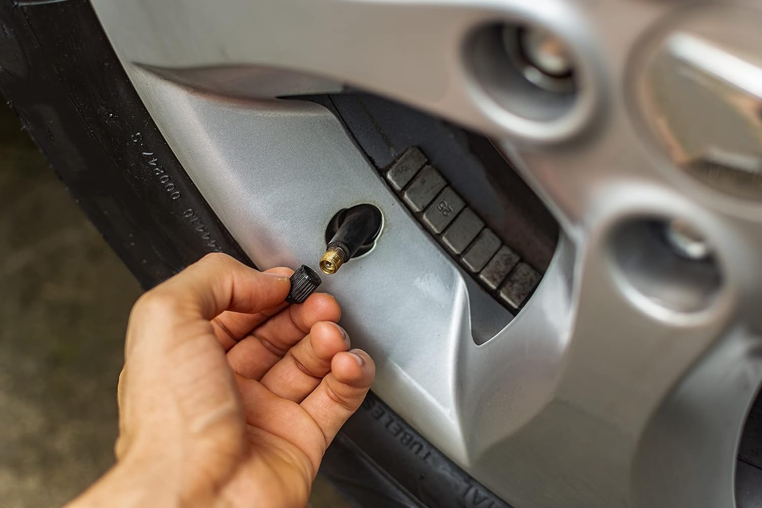 Tyre Valve Cap Universal Plastic Dust Caps/Cover Black for Schrader Valves on Car Tyres, Bikes, Bicycles, Motorbikes by (With Seal Ring, 10)