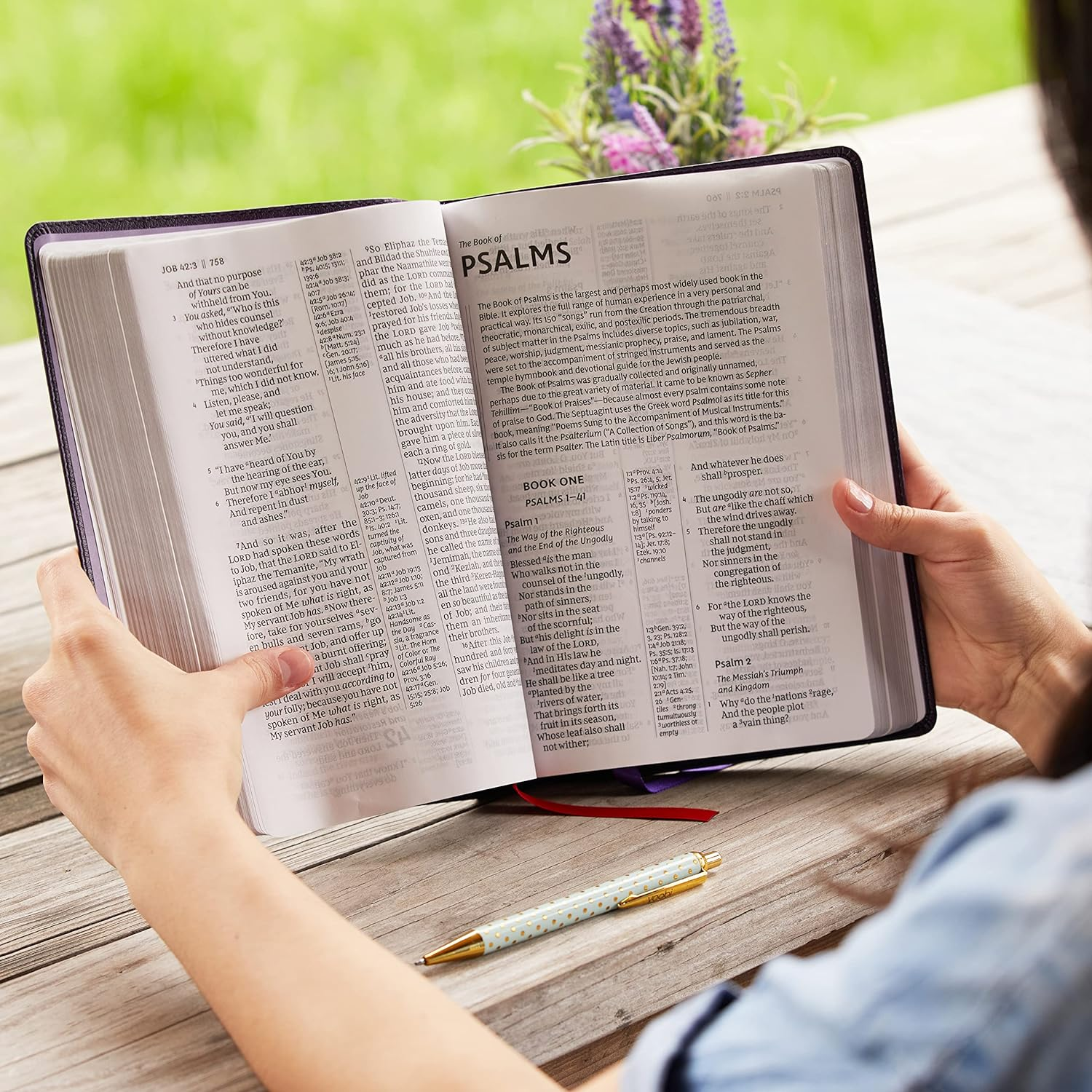 NKJV Giant Print Center-Column Reference Bible, Verse Art Cover Collection, Red Letter, Comfort Print [Purple]: Holy Bible, New King James Version