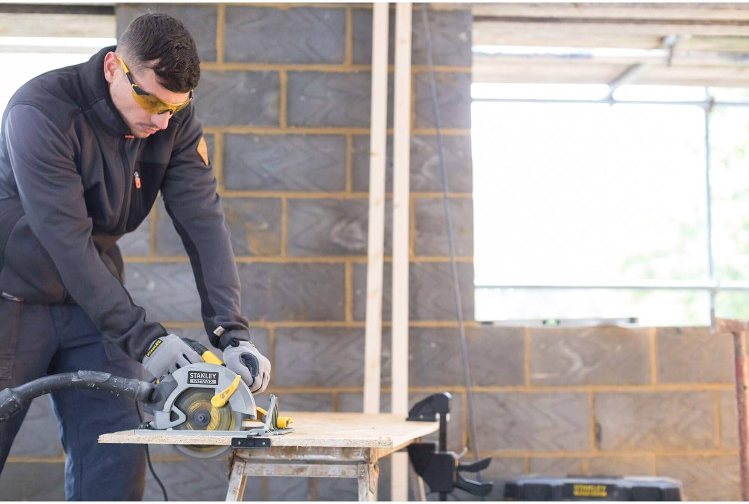 STANLEY FATMAX | 1650W 190Mm Circular Saw - 1650W Motor, 8-Tooth TCT Blade for Quality Cutting Performance, up to 66Mm Cut Depth, Quick Bevel Adjustment, Pivoting up to 55&deg;, Vacuum Hose Connection image number 1