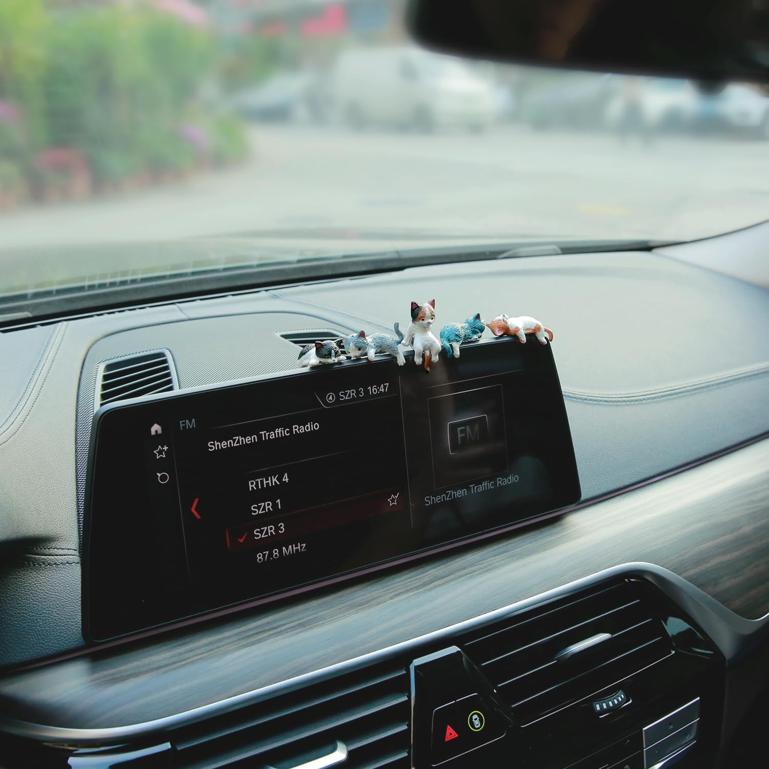 YGMONER 5Pcs Little Cats Figurines Car GPS Screen Decorations Navigation Screen Cute Decor Accessories Resin Kitty Center Display Knickknack image number 4