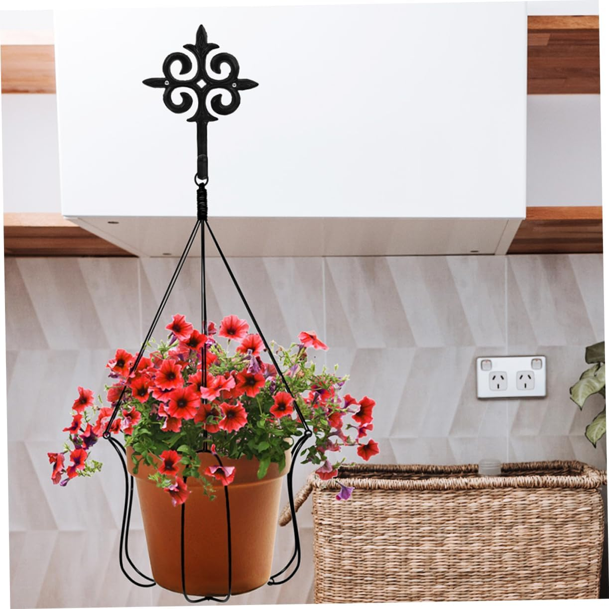 PHENOFICE 2Pcs European Style Garden Hanging Basket Planter Hanging Rack Planter Hooks Iron Plant Hanger Hook Garden Supply Gardening Plant Hook Rack for Planter Plant Holder Wall Mount image number 6