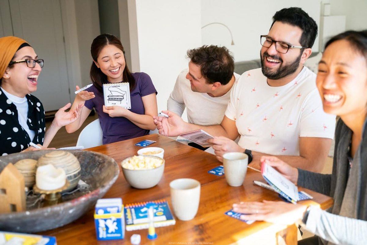 Goliath PG000264 Crown & Andrews Telestrations Party Board Gamecard Game image number 4