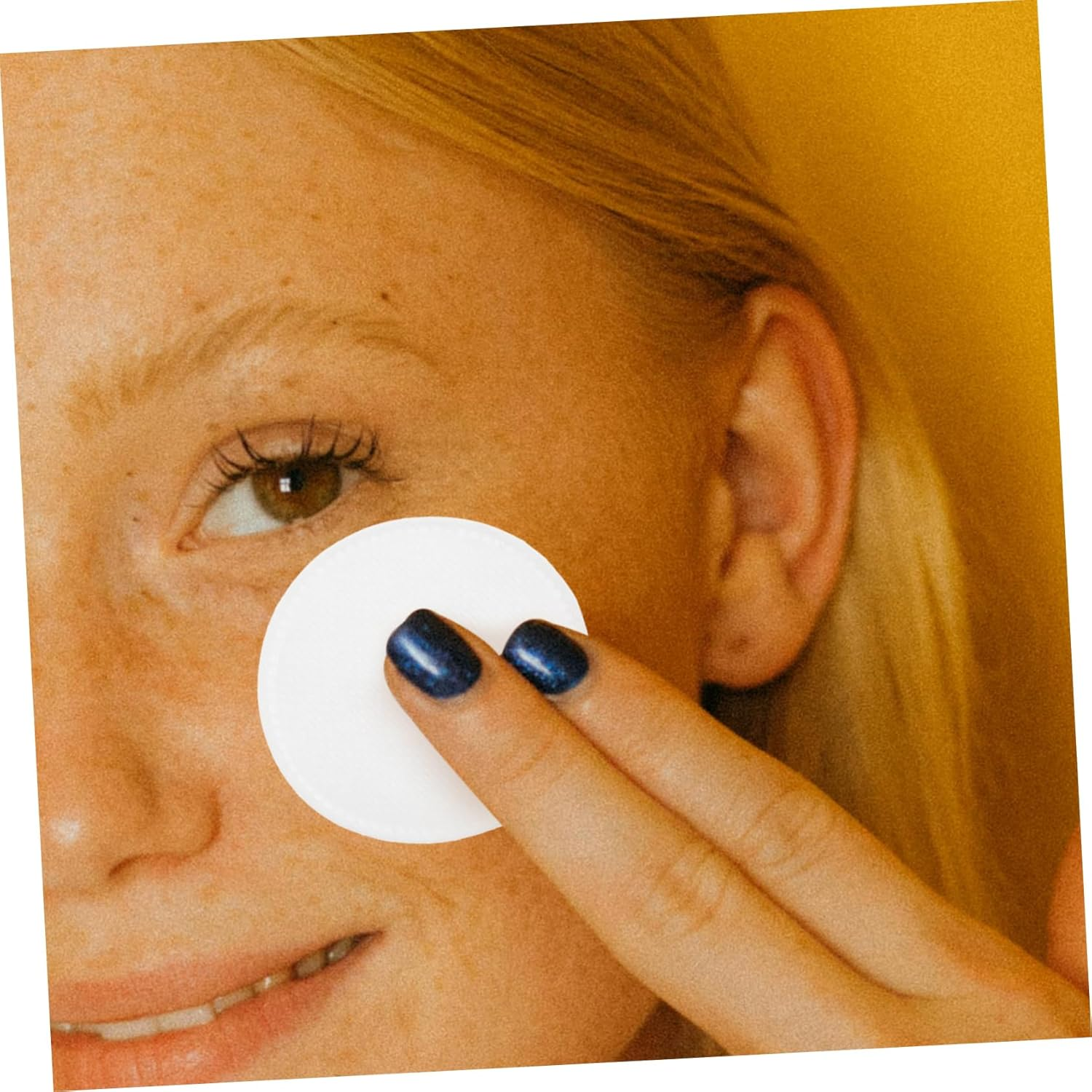 100Pcs Cotton Pads Facial Cleansing Rounds Makeup Remover for Face and Eyes image number 4