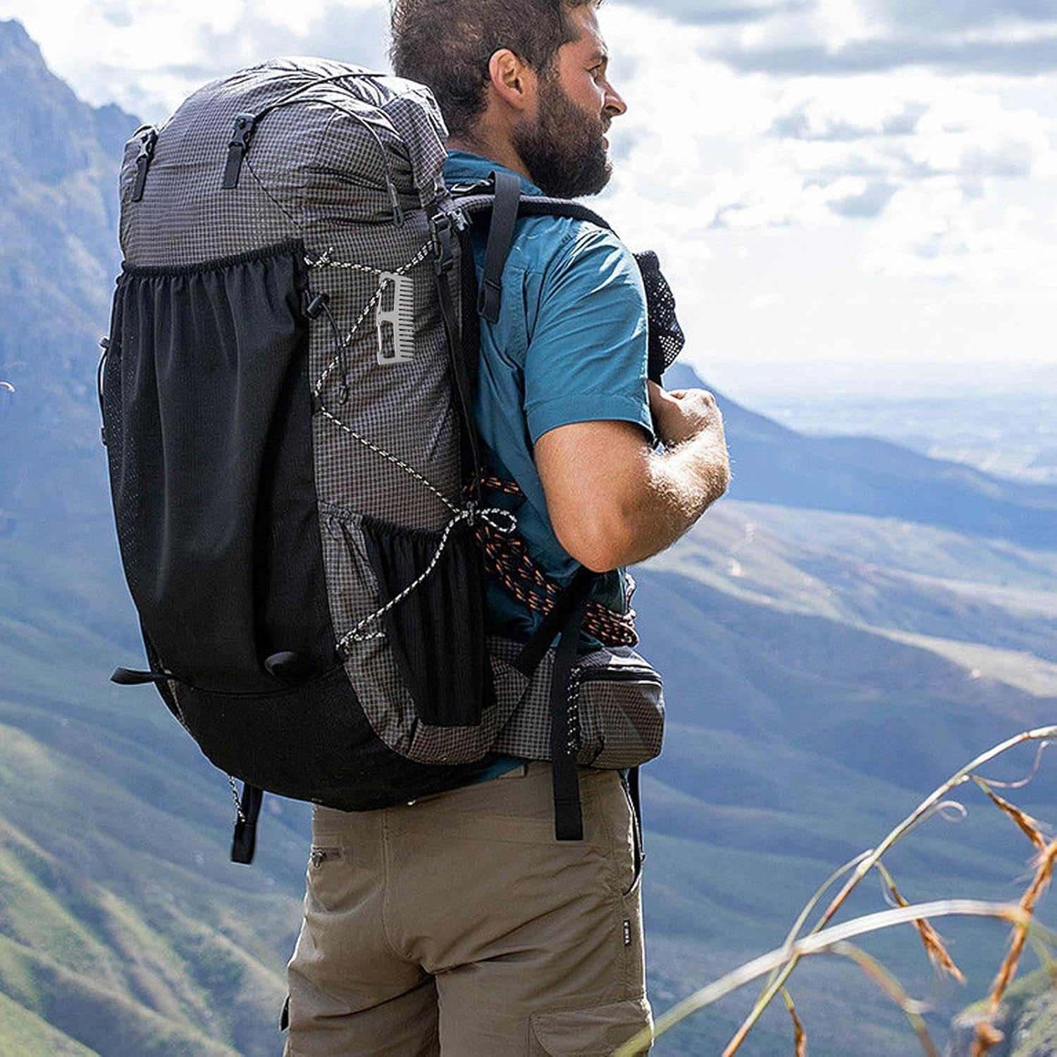 Outdoor Carabiner Comb, Pocket Hair Comb, Titanium Keychain Comb, Anti-Static Comb Tool, Outdoor Comb Tool Carabiner Hair Comb Keychain Hair Comb Titanium Outdoor Comb Mountaineering Comb Tool Hiking image number 2