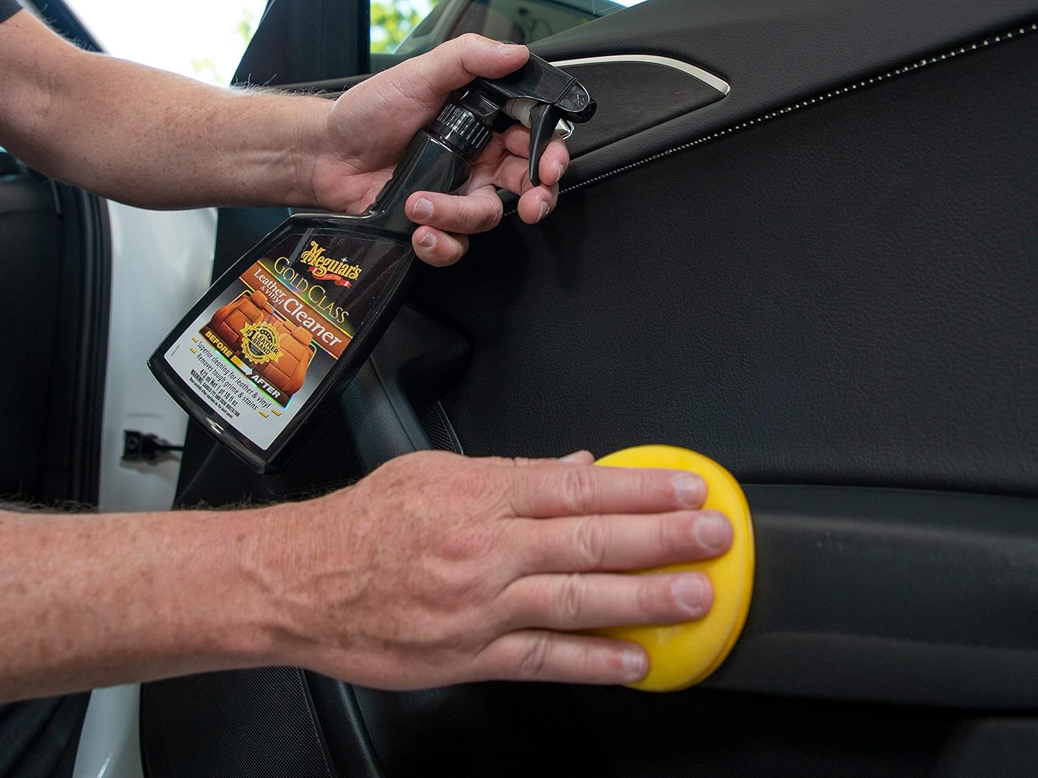 Meguiar'S Gold Class Leather and Vinyl Cleaner image number 3