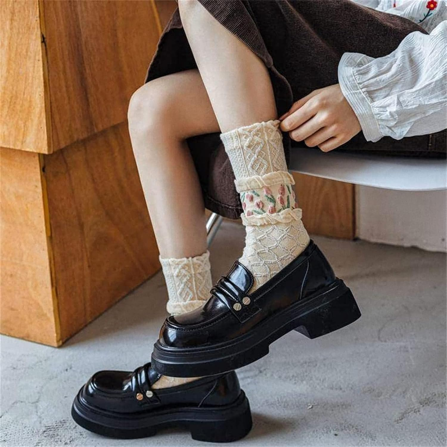 Casual Vintage Floral Cotton Socks for Women 4 Pairs Cute Ruffle Slouch Socks 5-9 for Teen Grils above Ankle Athletic Socks image number 1