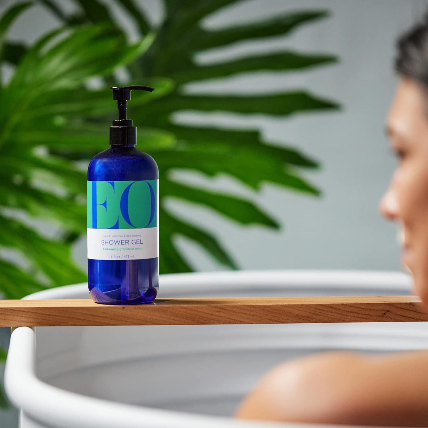 EO Shower Gel Body Wash, 16 Ounce (Pack of 2), Grapefruit and Mint, Organic Plant-Based Skin Conditioning Cleanser with Pure Essentials Oils image number 3